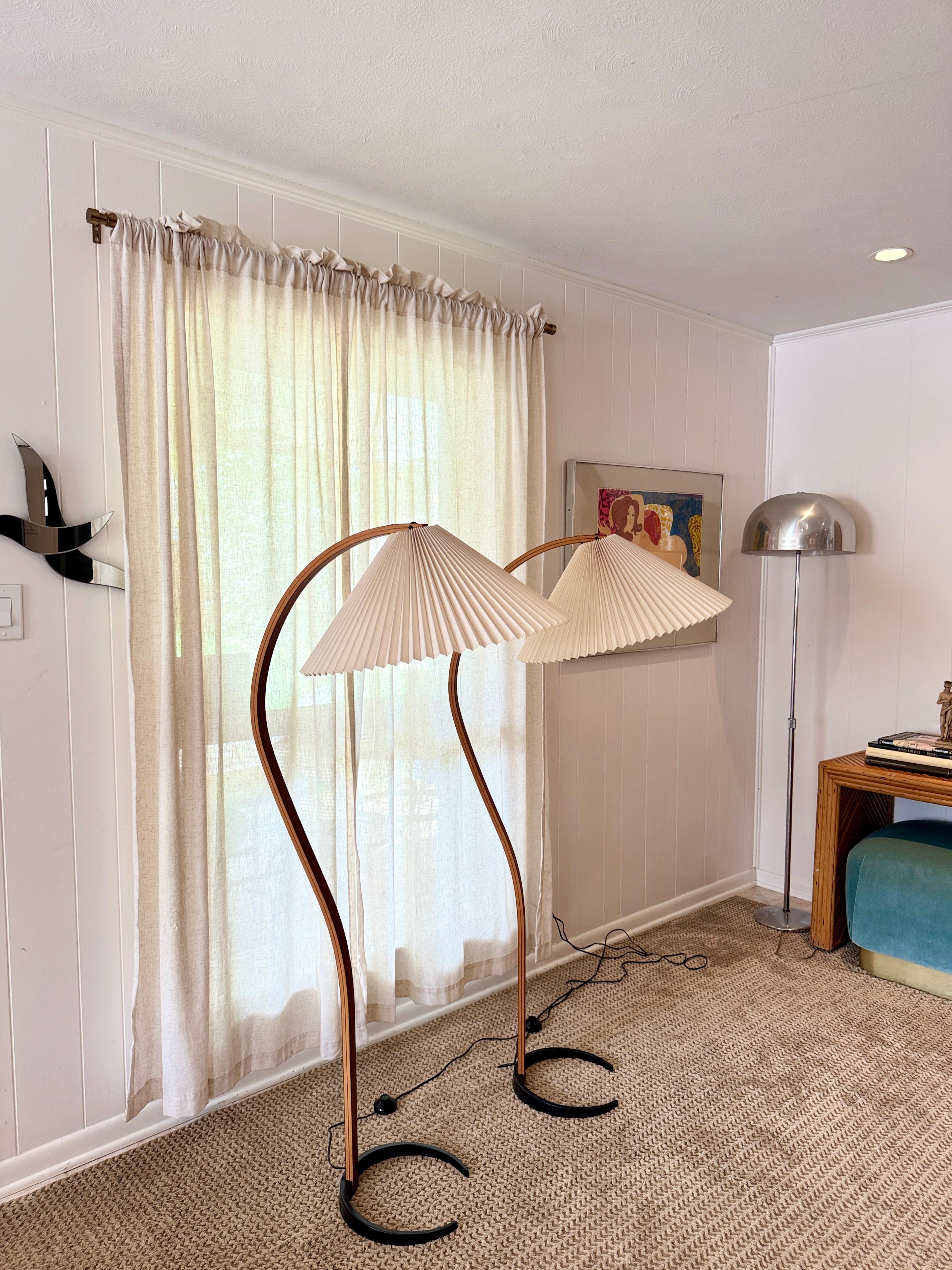One vintage Caprani bentwood lamp, circa 1970s. Only one available. 6