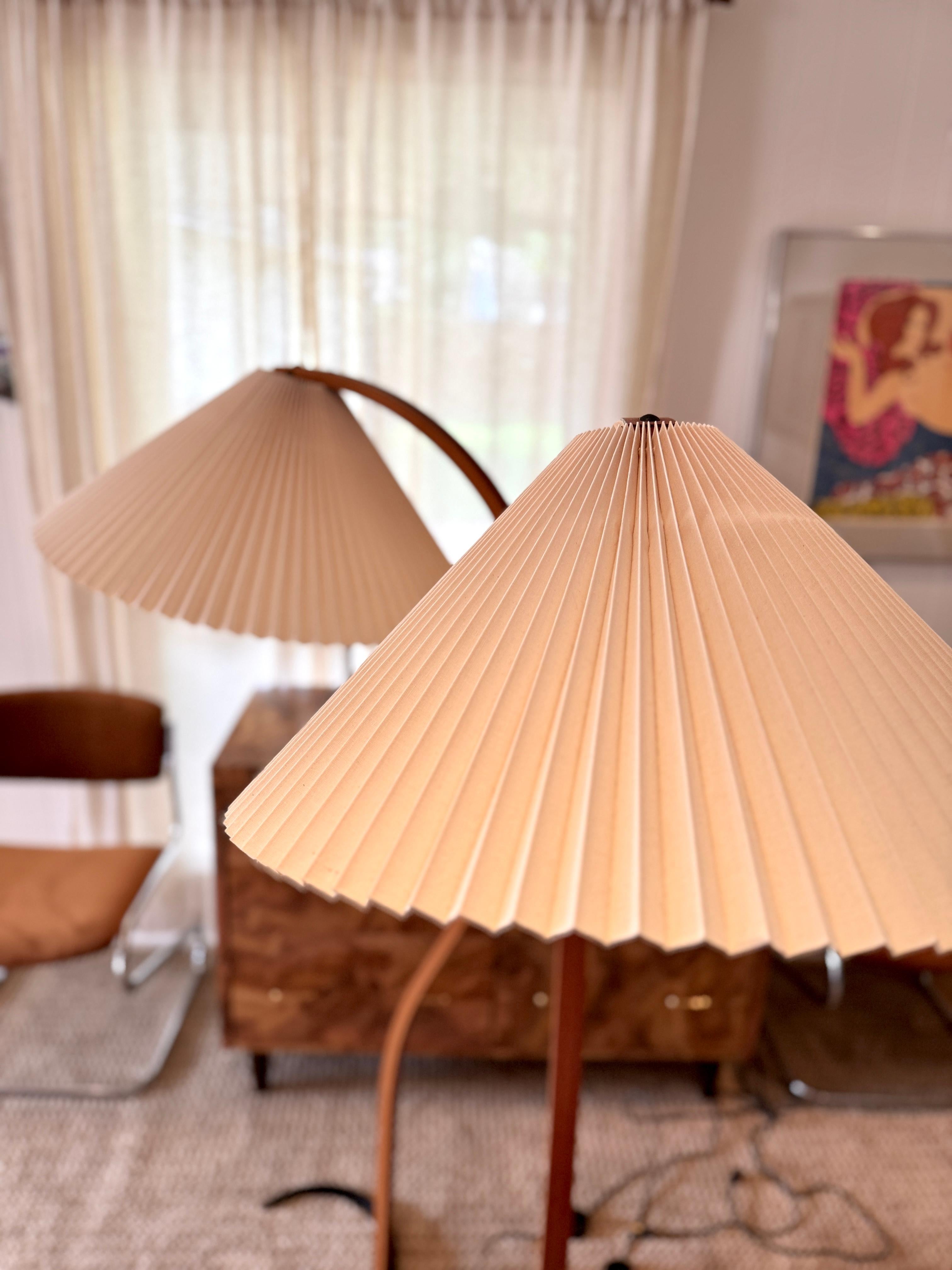 One vintage Caprani bentwood lamp, circa 1970s. Only one available. 9