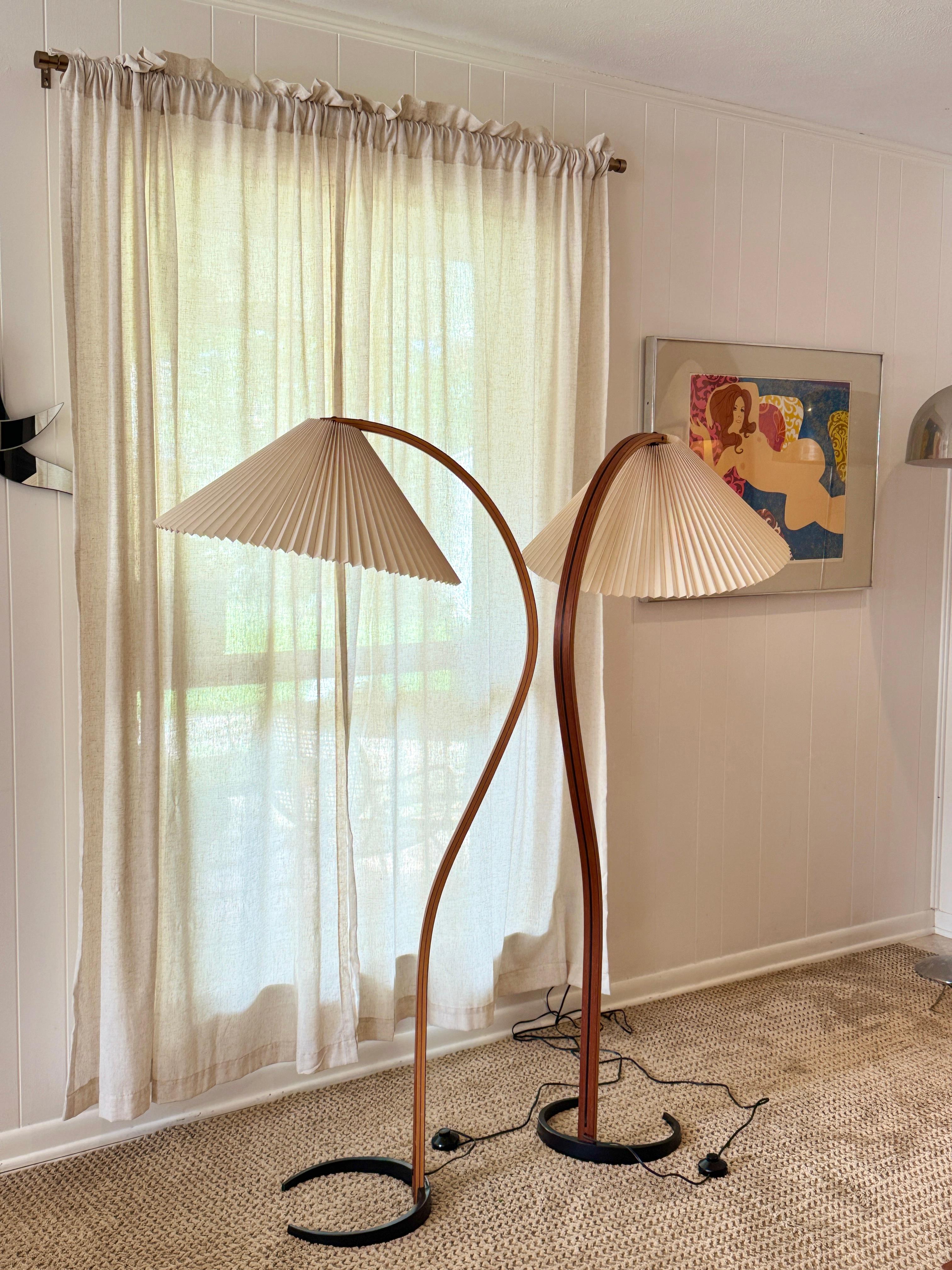 One vintage Caprani bentwood lamp, circa 1970s. Only one available. 10