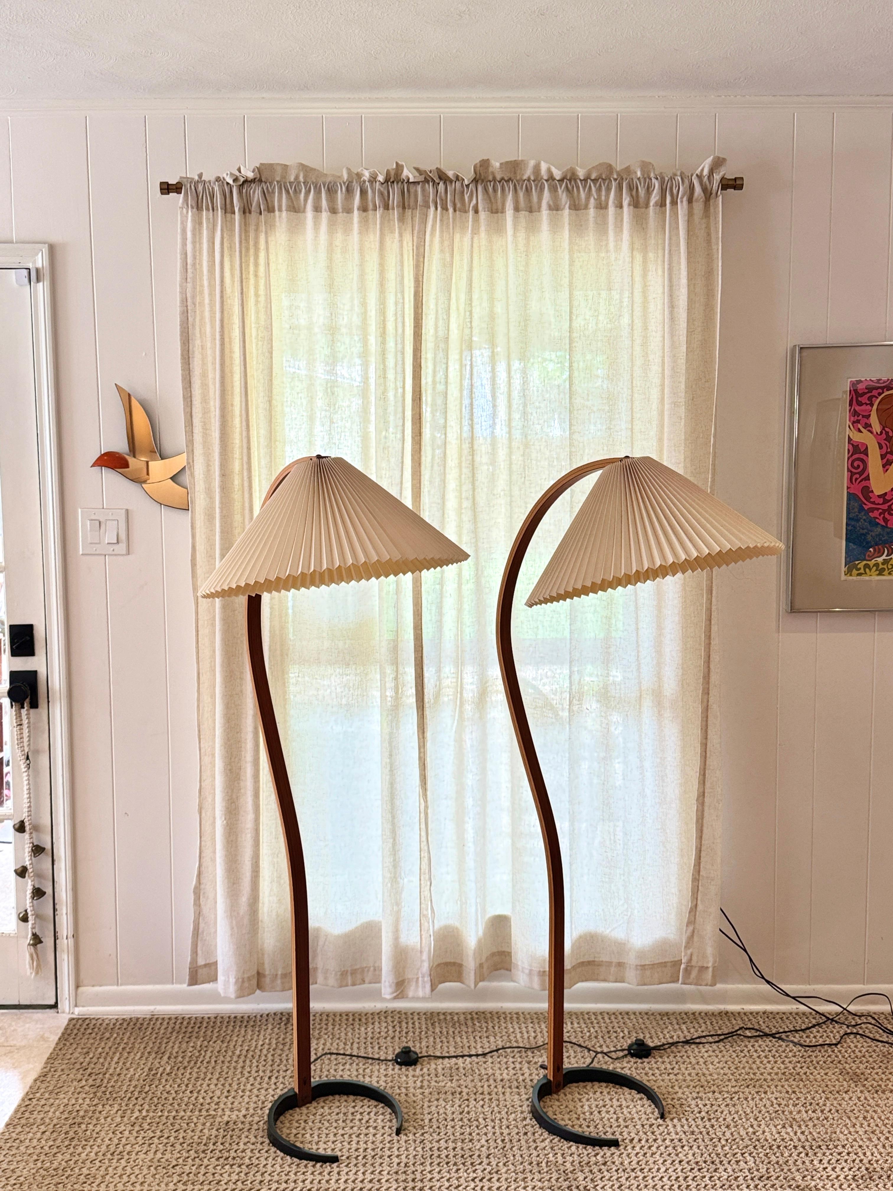 One vintage Caprani bentwood lamp, circa 1970s. Only one available. 1