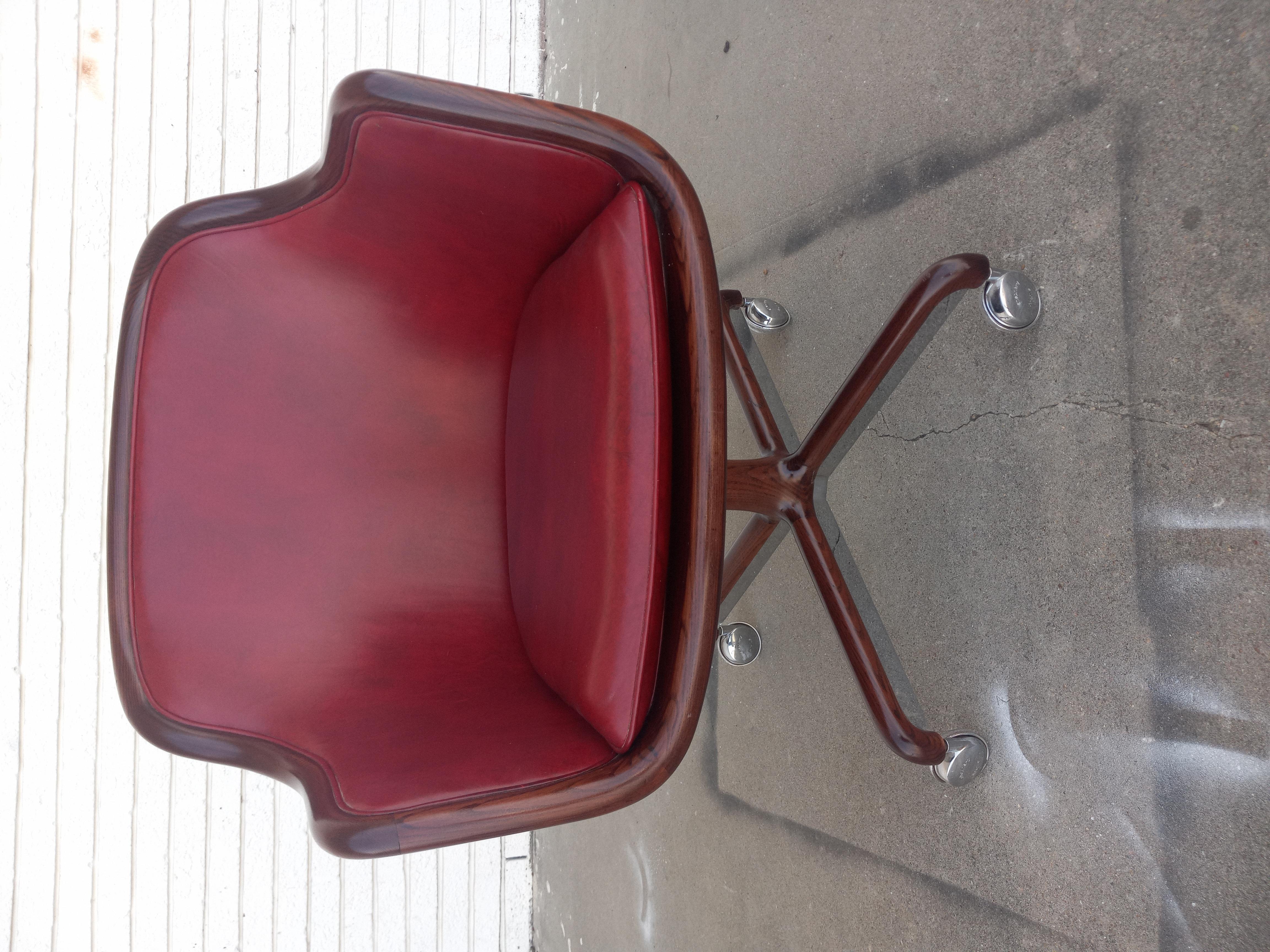 Late 20th Century One Vintage Midcentury Ward Bennett Brickel Executive Chair For Sale