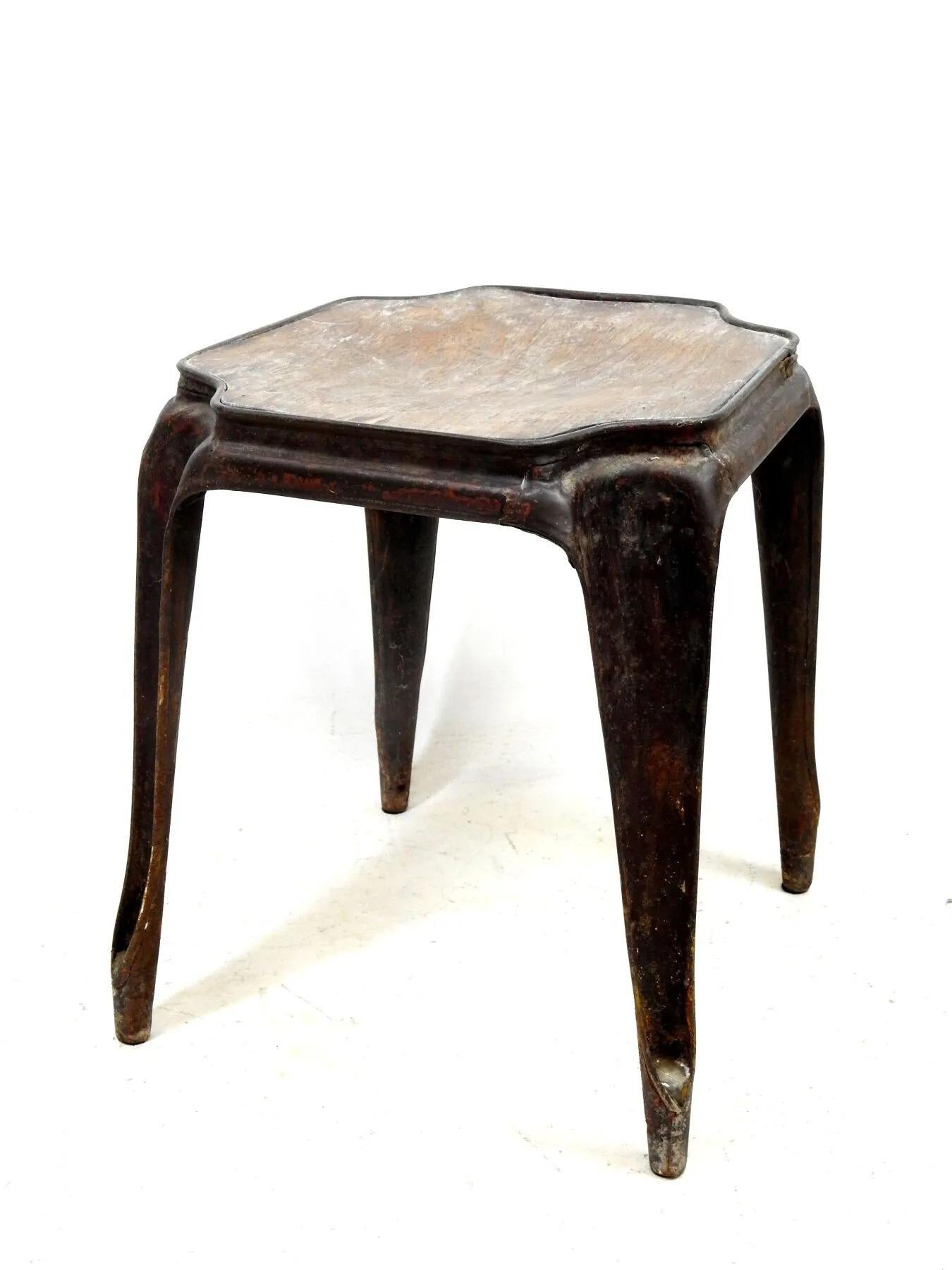 One Vintage Stool of the Fibrocit Brand, circa 1950 In Good Condition For Sale In Saint-Ouen, FR