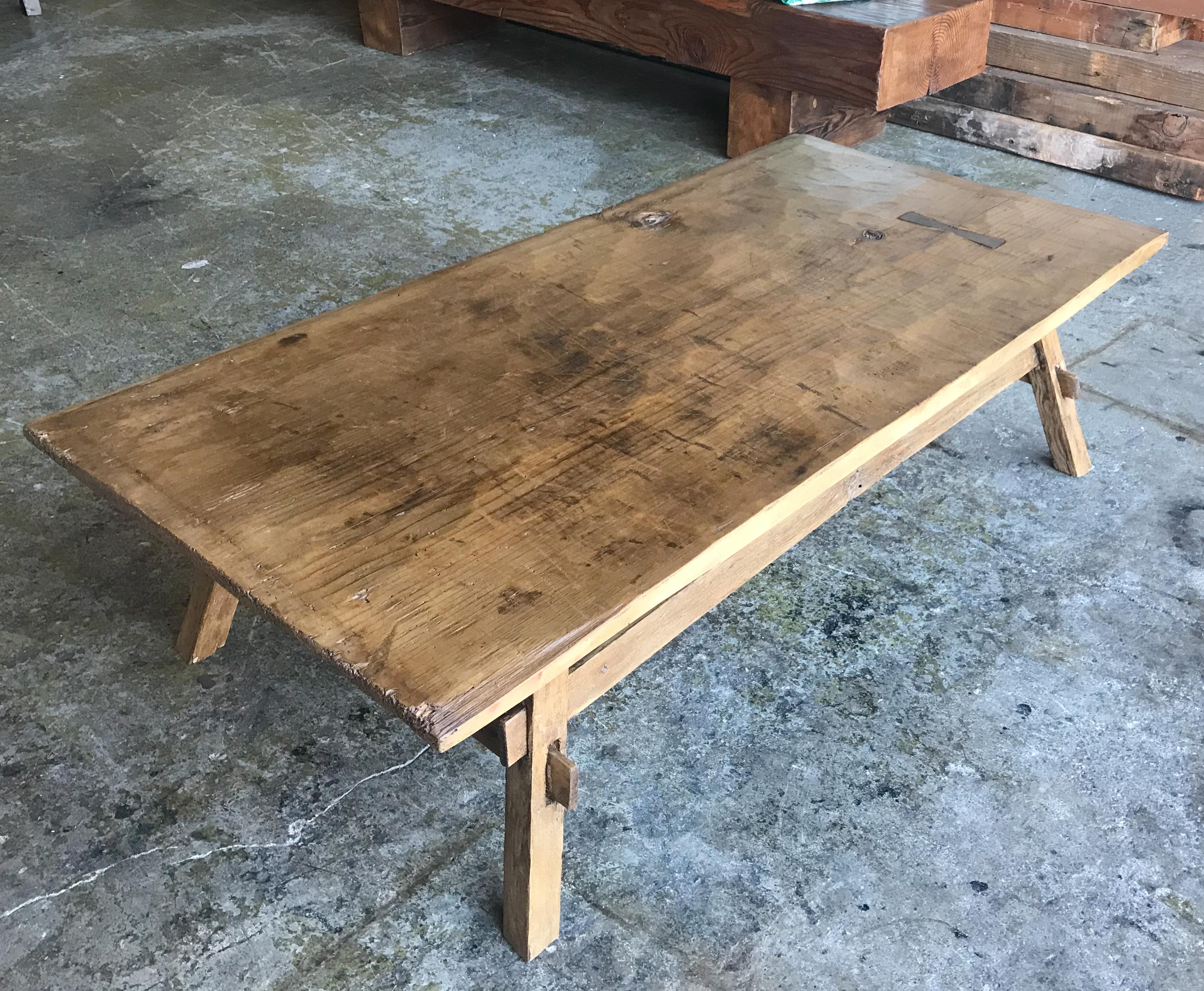 One Wide Board Coffee Table In Good Condition In Los Angeles, CA