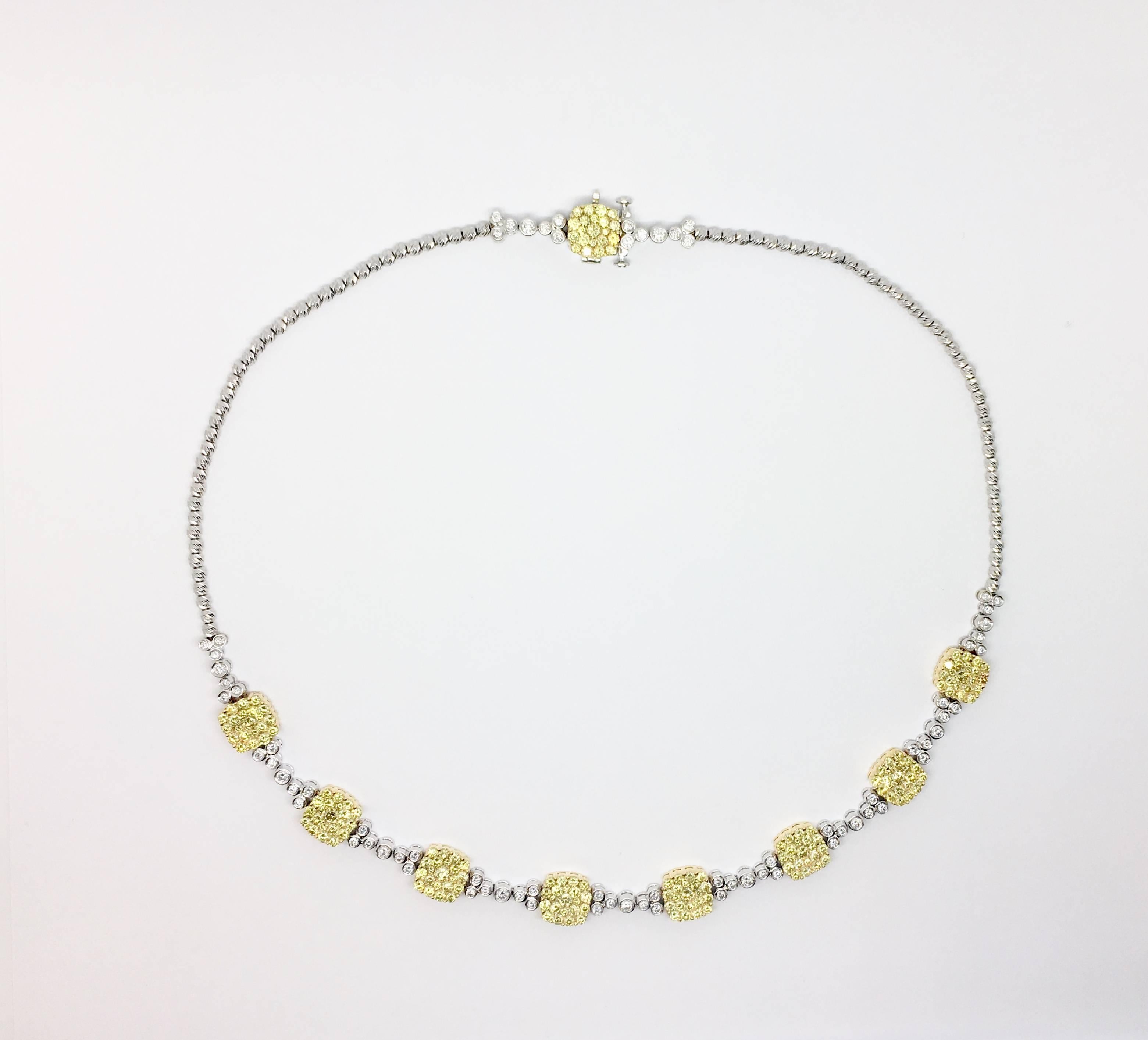 One Yellow Diamond Fancy Necklace on 18 Karat White Gold Chain (Rundschliff) im Angebot