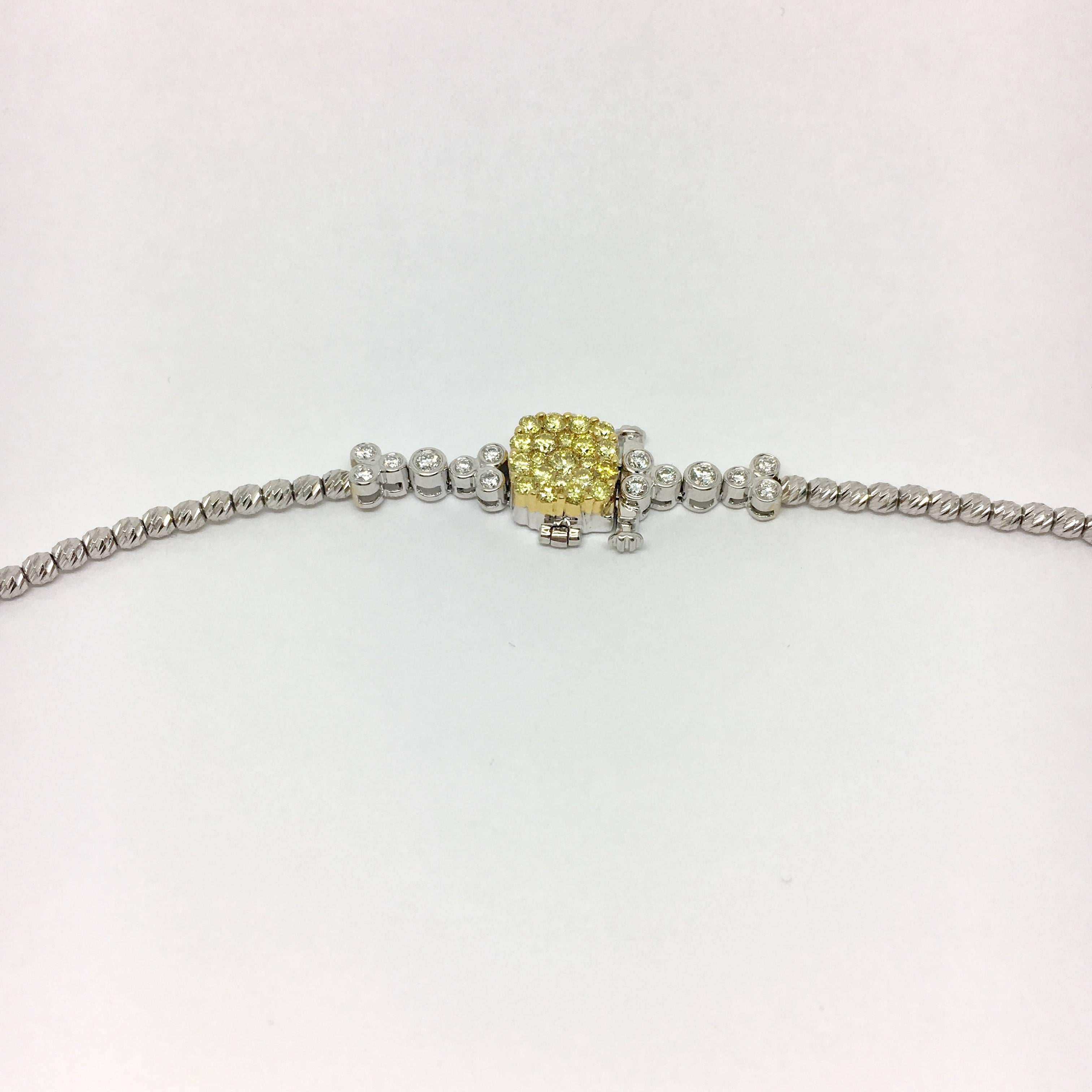 One Yellow Diamond Fancy Necklace on 18 Karat White Gold Chain im Angebot 2