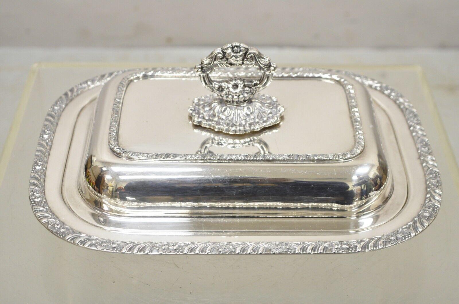 Oneida Henley community silver plated lidded Sserving dish platter. Item features Removable ornate handle, divided interior, very nice vintage item, great style and form. circa Mid-20th century Measurements: 5.5
