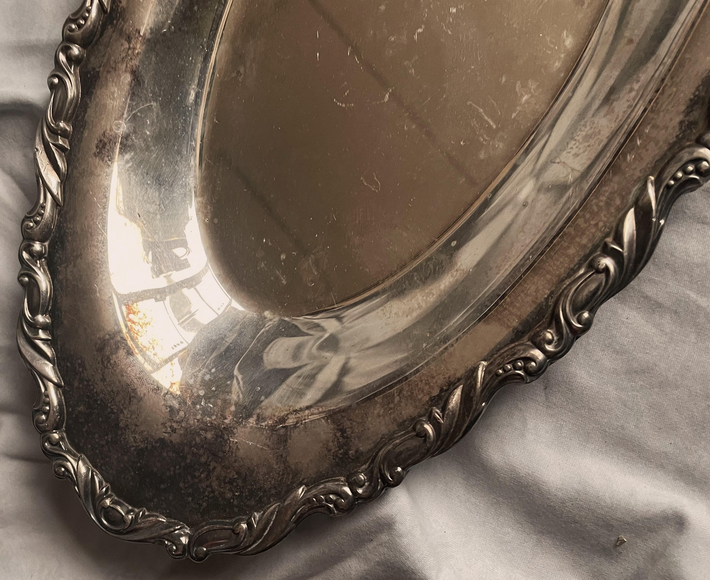 Plat/bol ovale de 14 pouces en métal argenté décoré Oneida Silversmiths Bon état - En vente à Clifton Forge, VA