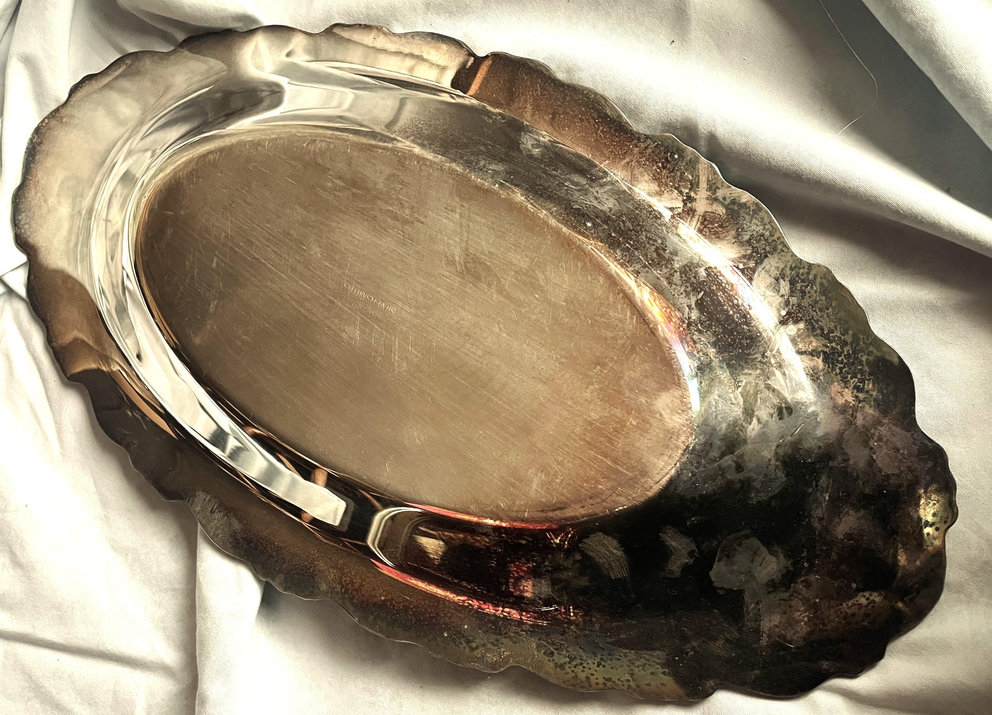 Plaqué argent Plat/bol ovale de 14 pouces en métal argenté décoré Oneida Silversmiths en vente