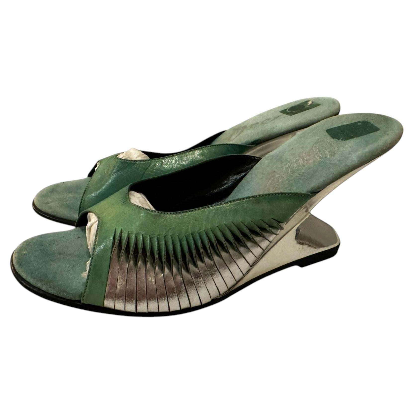 Onex Vintage 1970s Green Silver Leather Boomerang Heels Size 7 Women’s For Sale