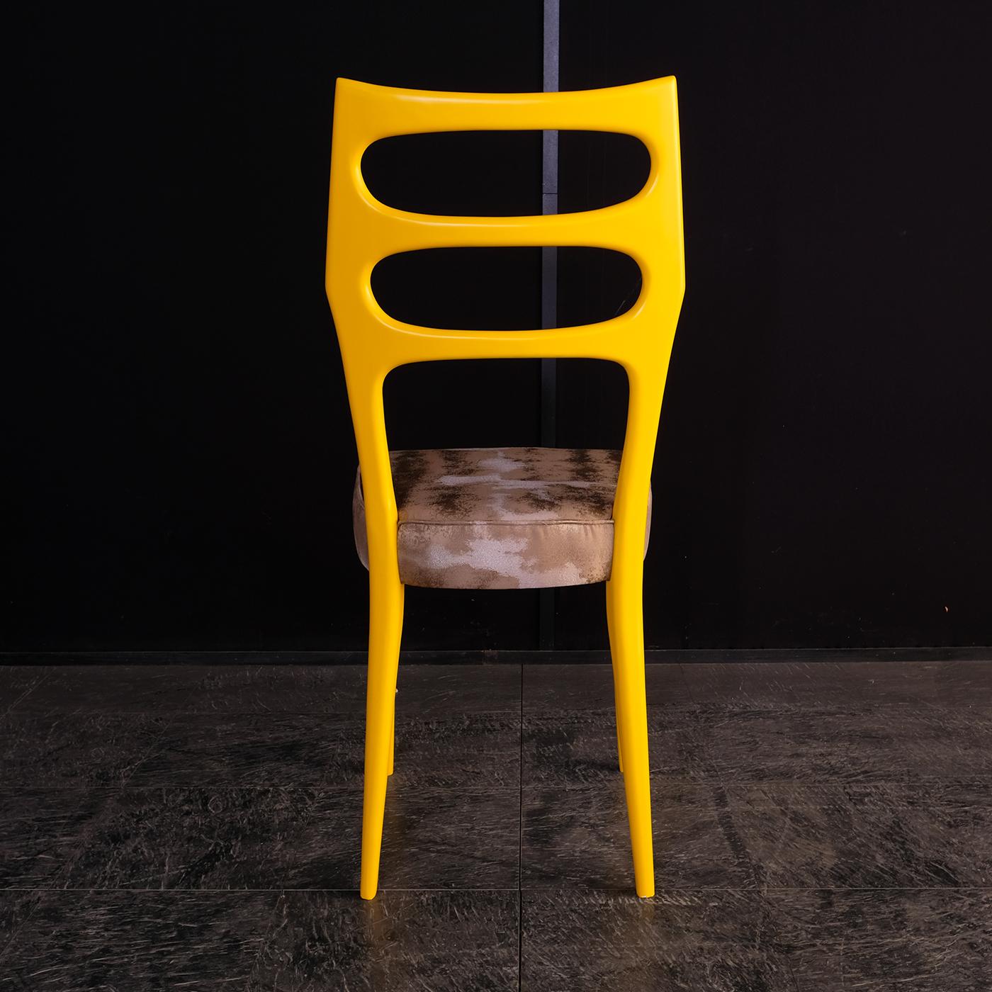 Oney Chair In New Condition In Milan, IT