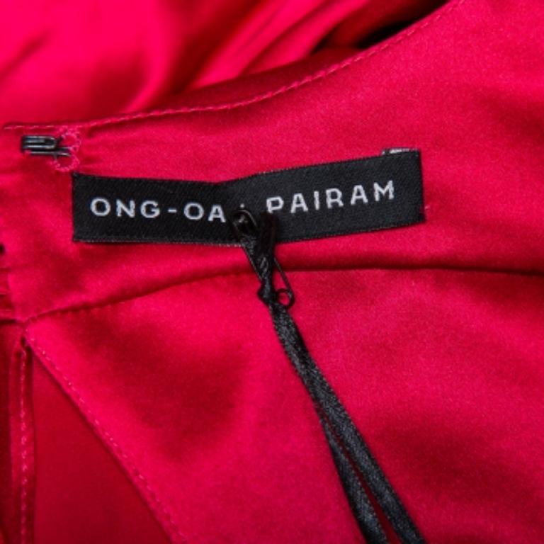 Ong-Oaj Pairam Fuschia Pink Silk Satin Plunge Neck Trail Detail Angelica Gown M In Excellent Condition For Sale In Dubai, Al Qouz 2