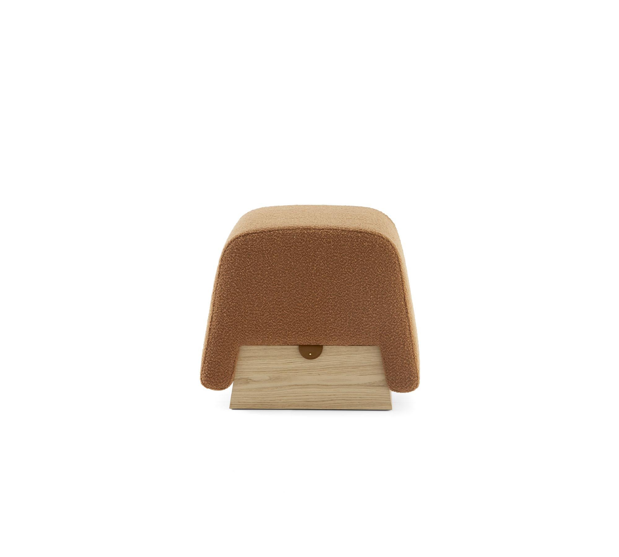 Onigiri Pouf aus Wolle und Eiche von Morica Design (Postmoderne) im Angebot