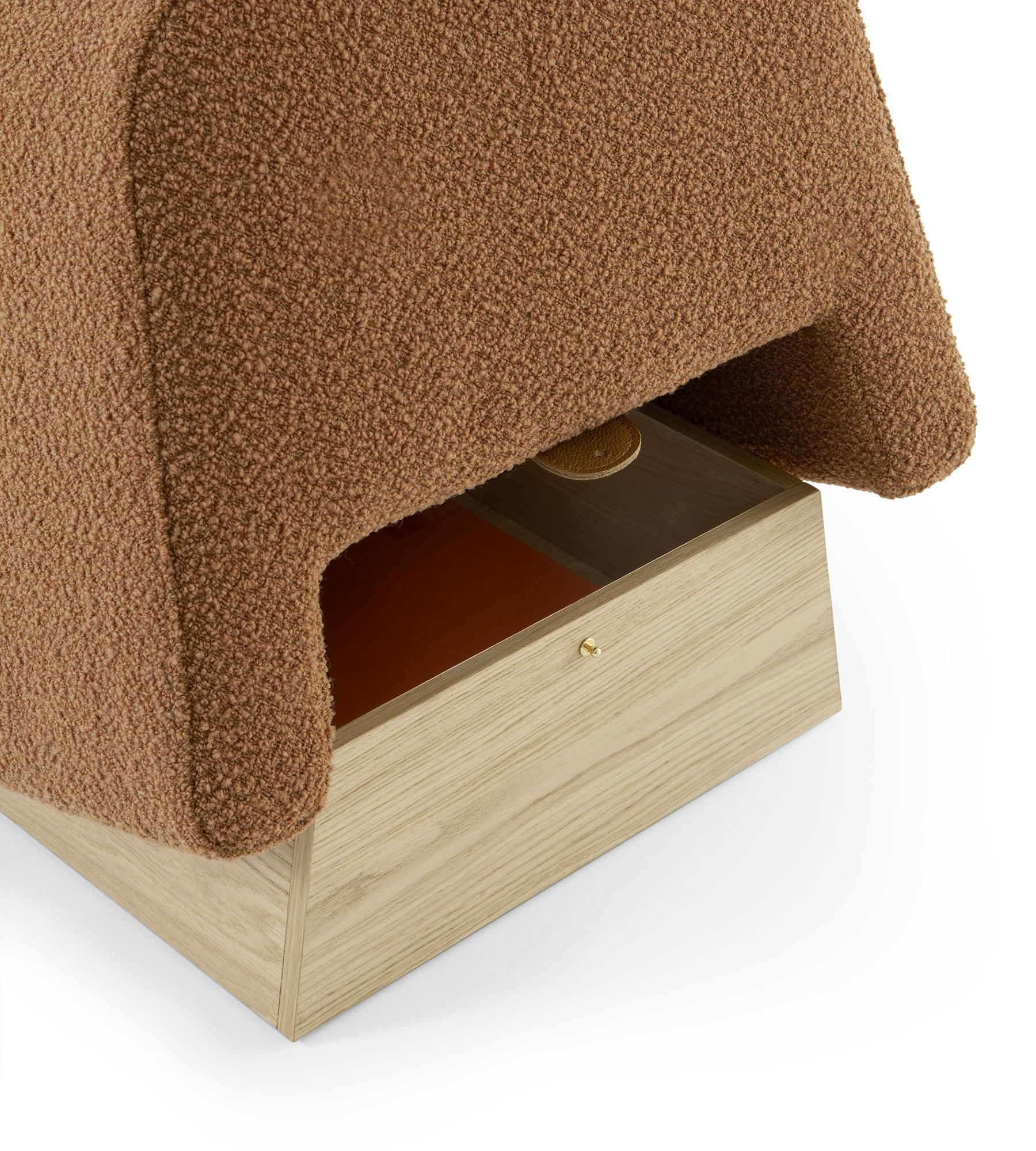Onigiri Pouf aus Wolle und Eiche von Morica Design (Italienisch) im Angebot