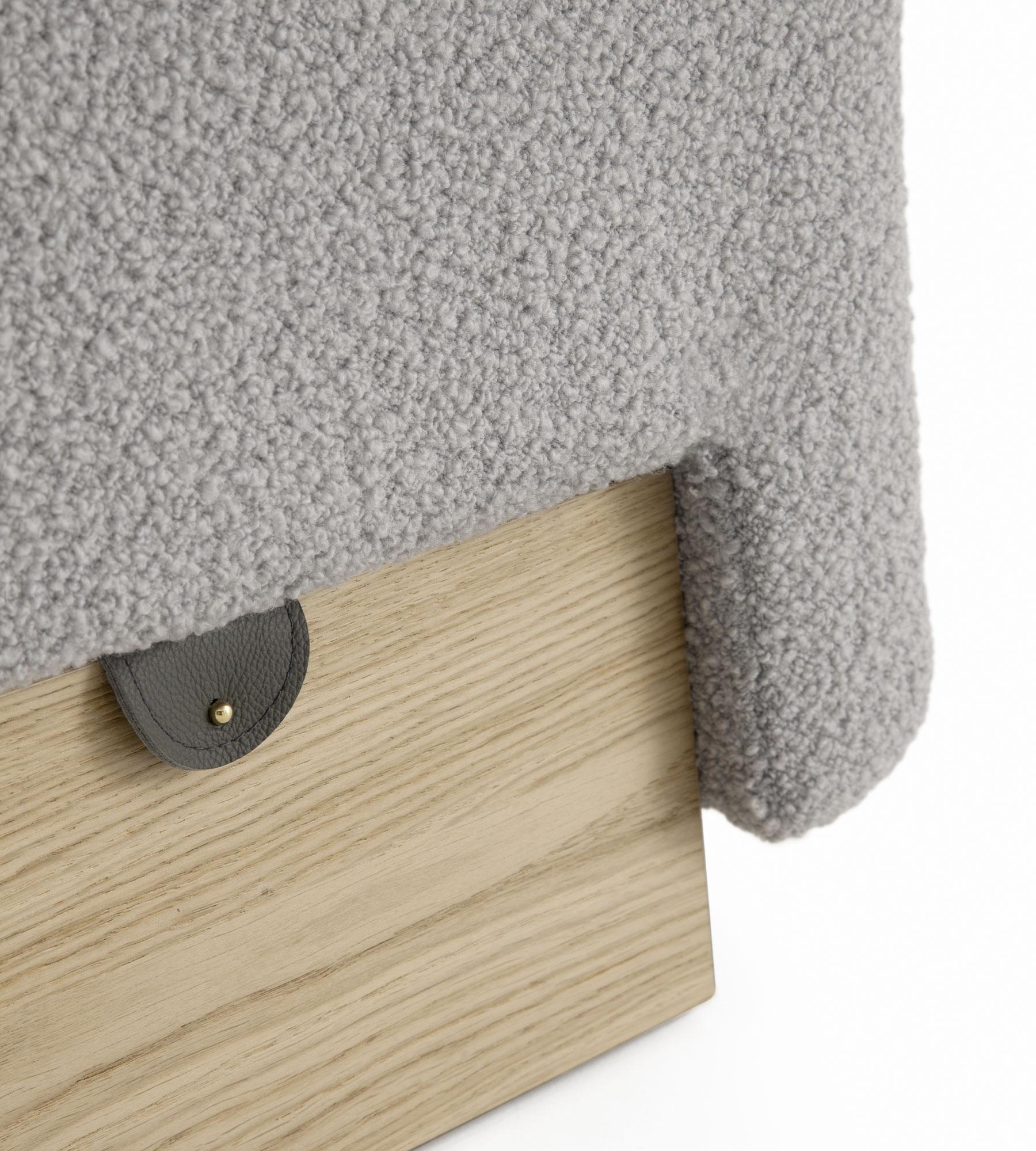 Onigiri Pouf aus Wolle und Eiche von Morica Design im Zustand „Neu“ im Angebot in Geneve, CH