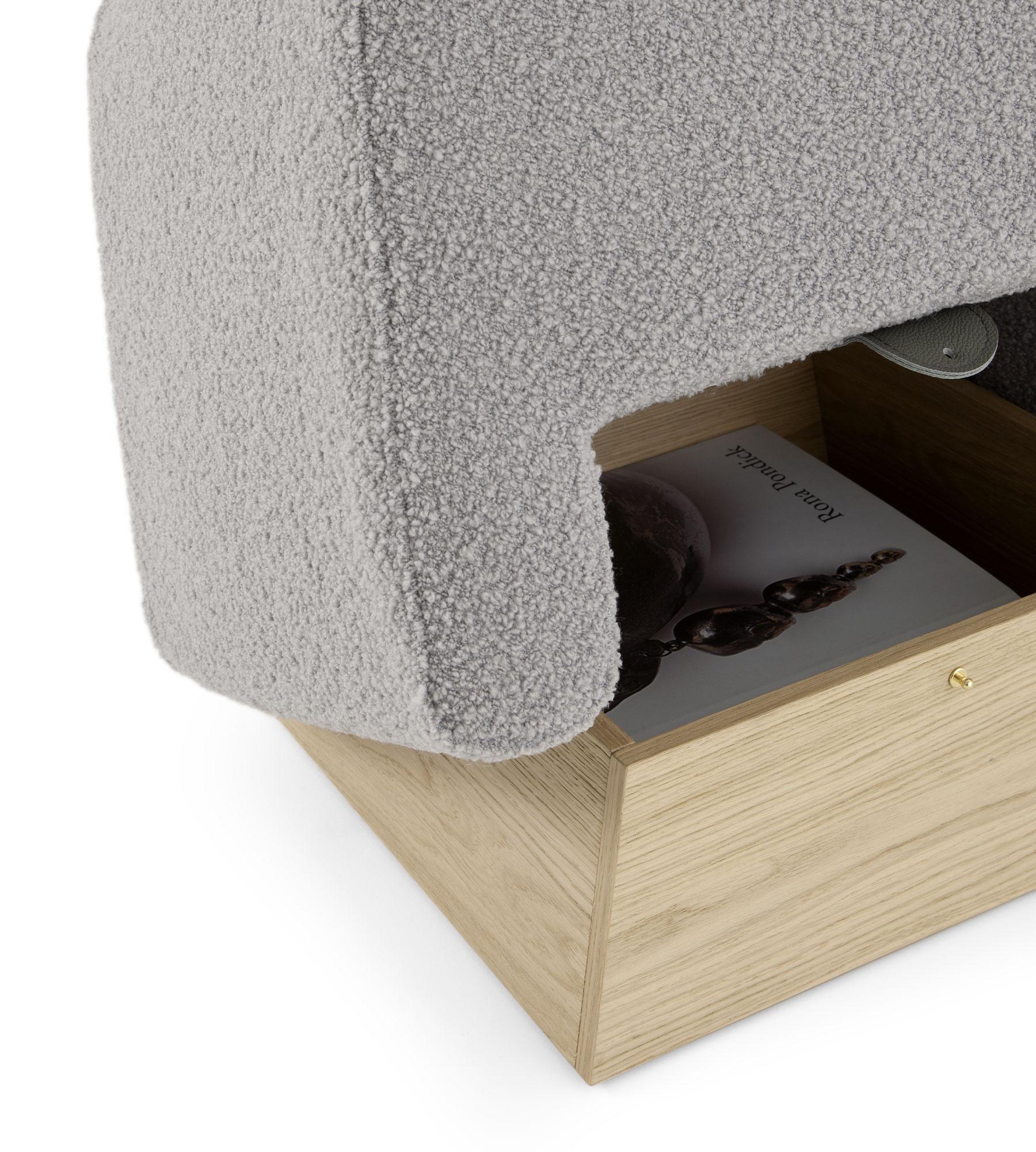 Onigiri Pouf aus Wolle und Eiche von Morica Design (Polster) im Angebot
