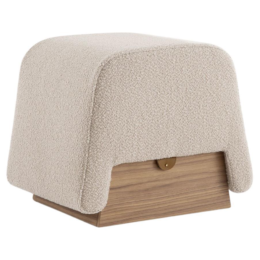 Onigiri Pouf aus Wolle und Walnussholz von Morica Design