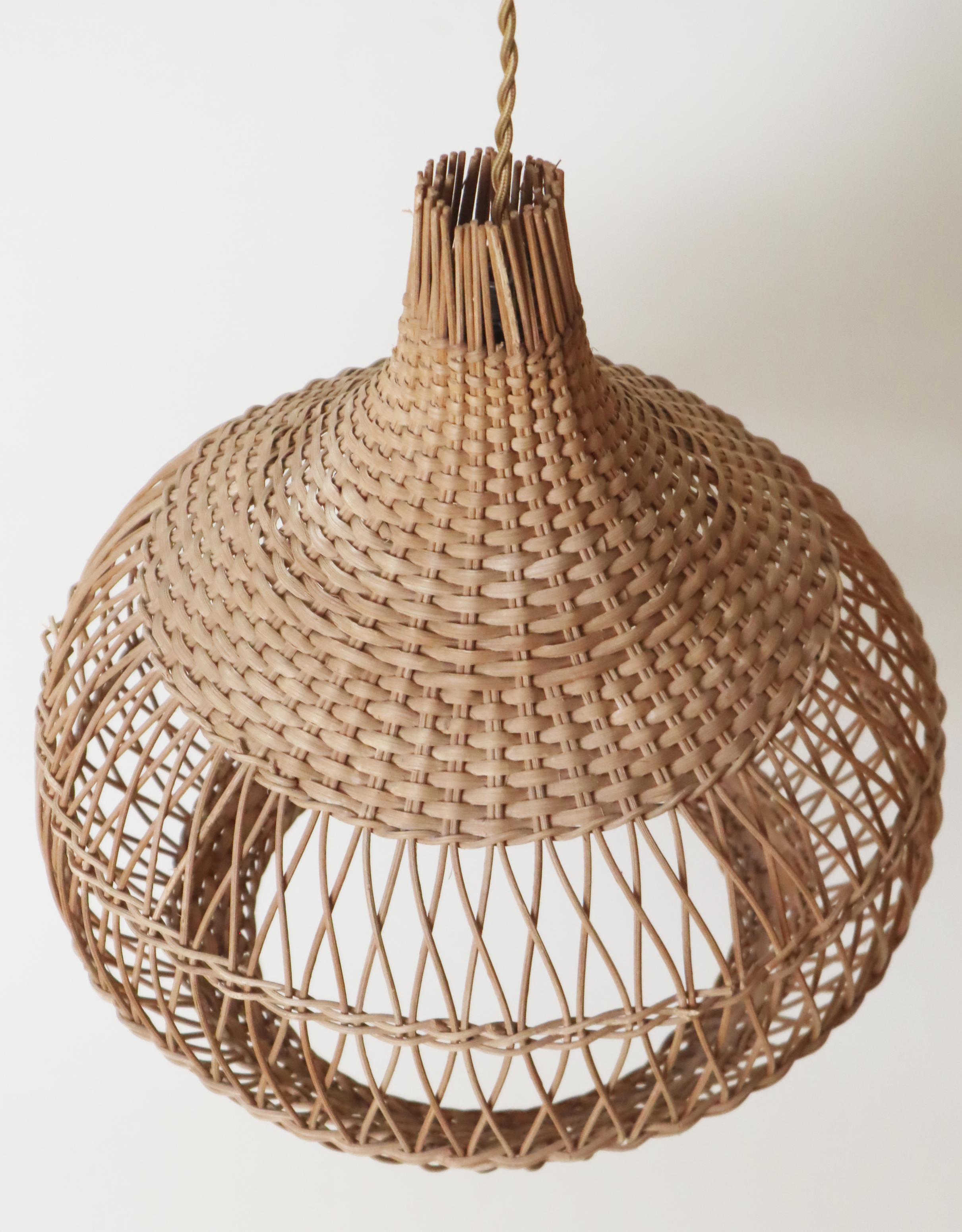Rattan Onion-Shaped Mid-Century Modern Hand-Woven Ceiling Lamp Germany 1960s in vendita