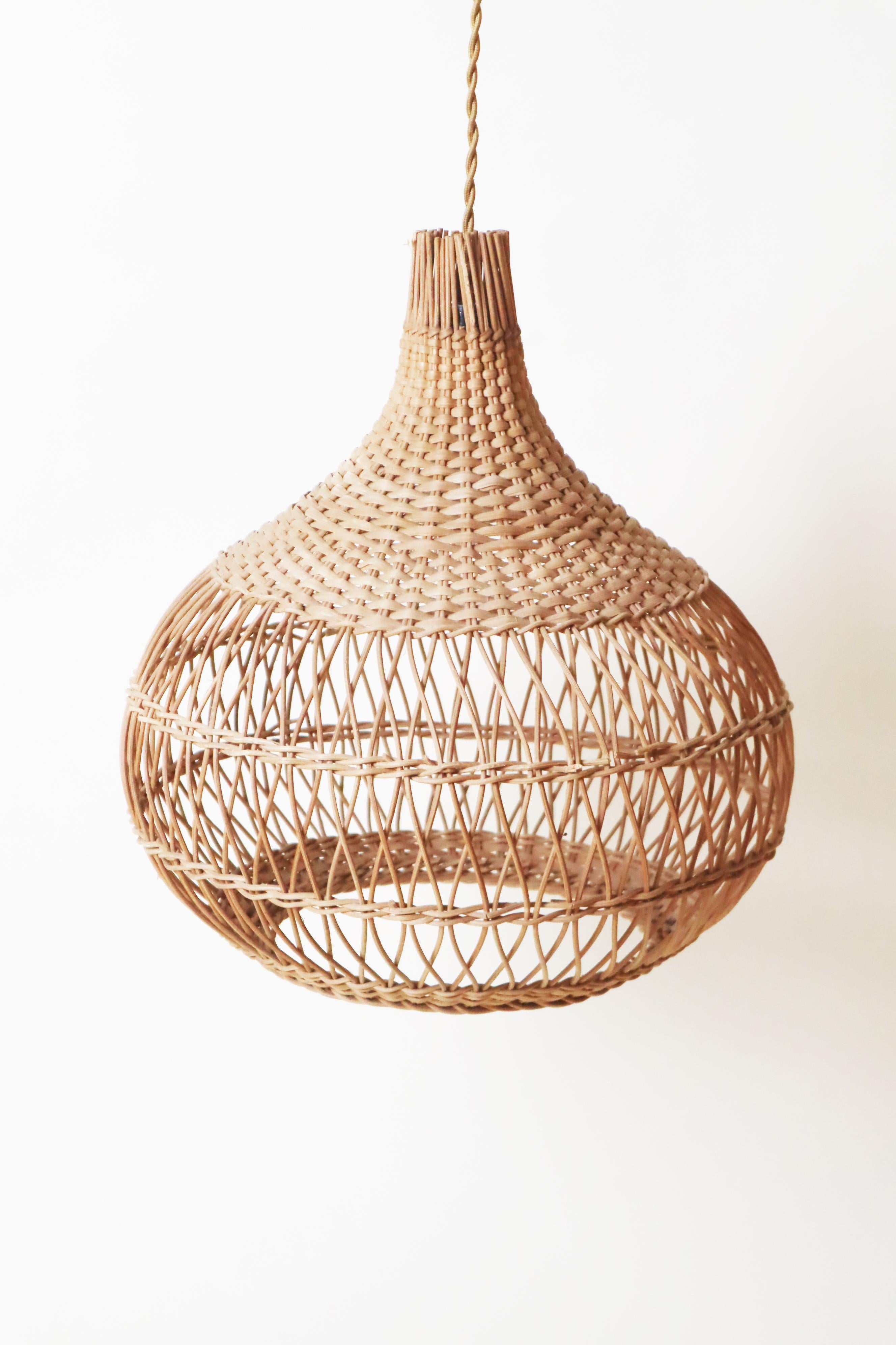 Onion-Shaped Mid-Century Modern Hand-Woven Ceiling Lamp Germany 1960s in vendita 1
