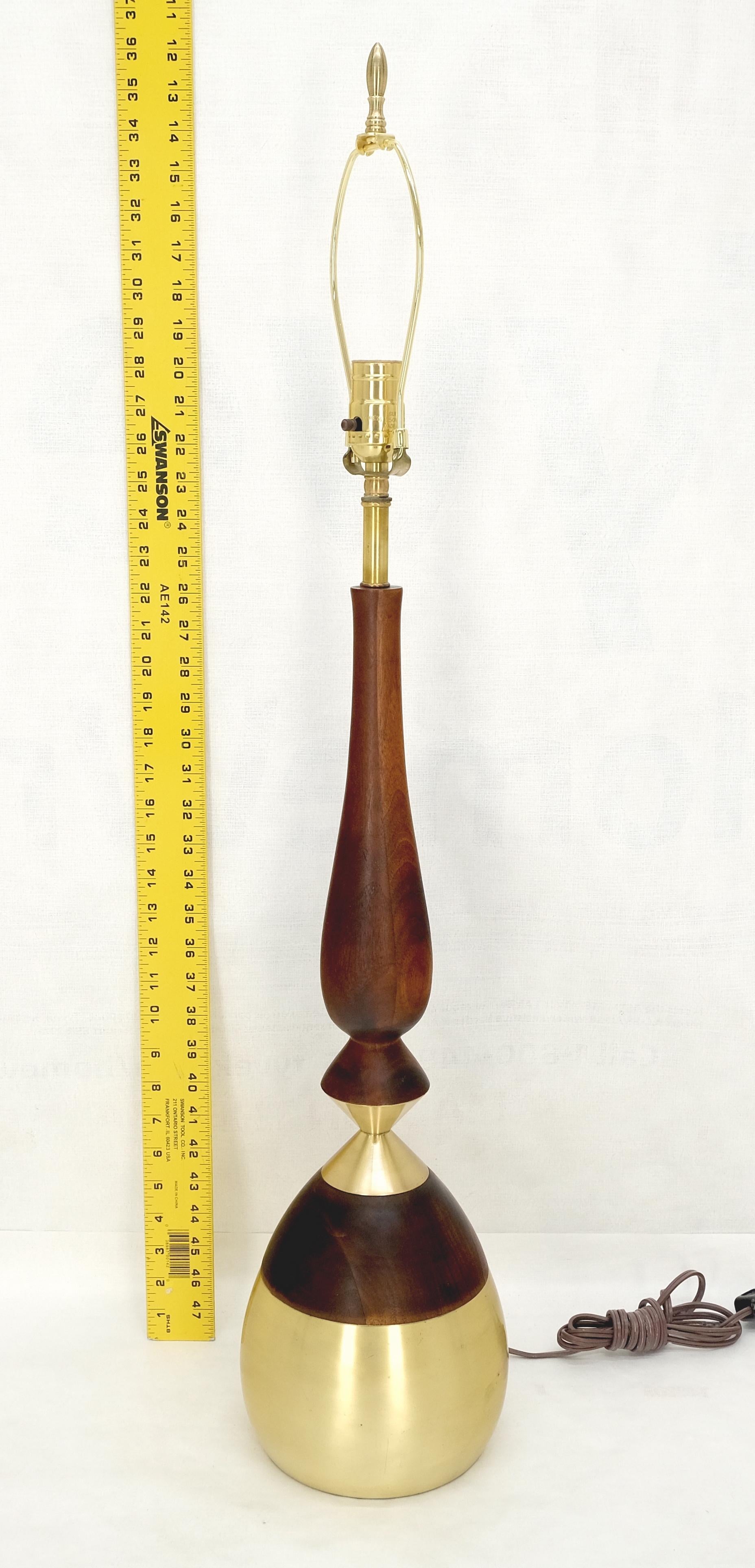 Onion Vase Shape Turned Walnut & Brass Mid Century Modern Table Lamp MINT! For Sale 6