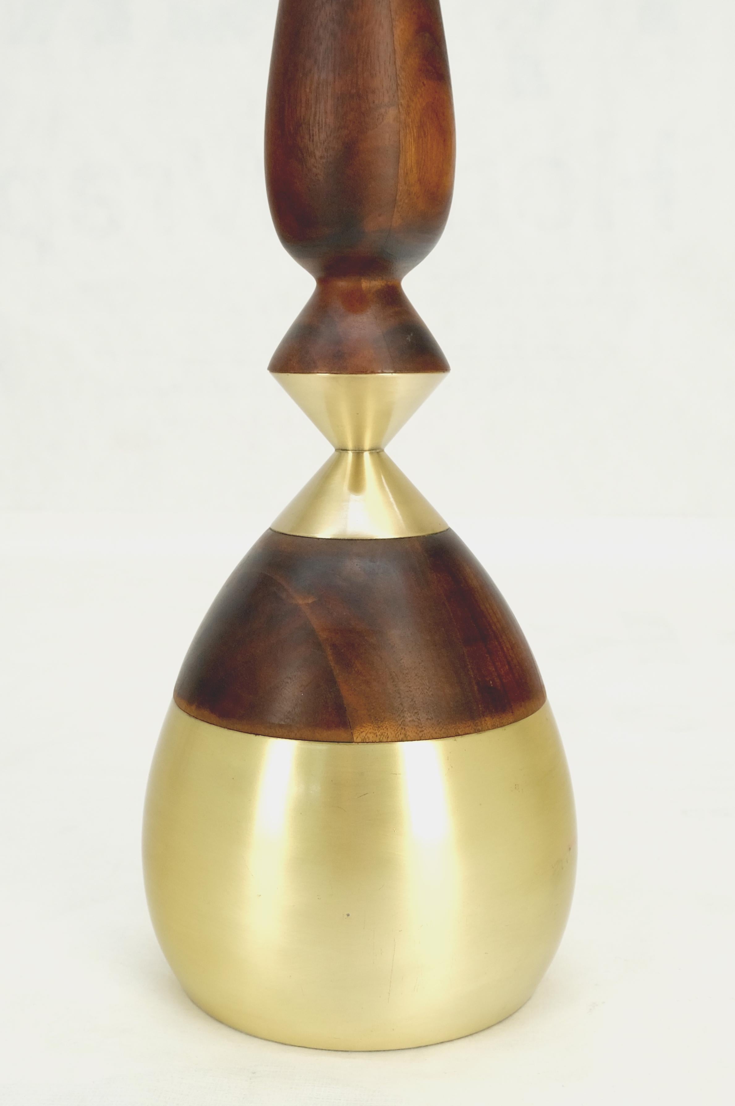 Mid-Century Modern Onion Vase Shape Turned Walnut & Brass Mid Century Modern Table Lamp MINT! For Sale