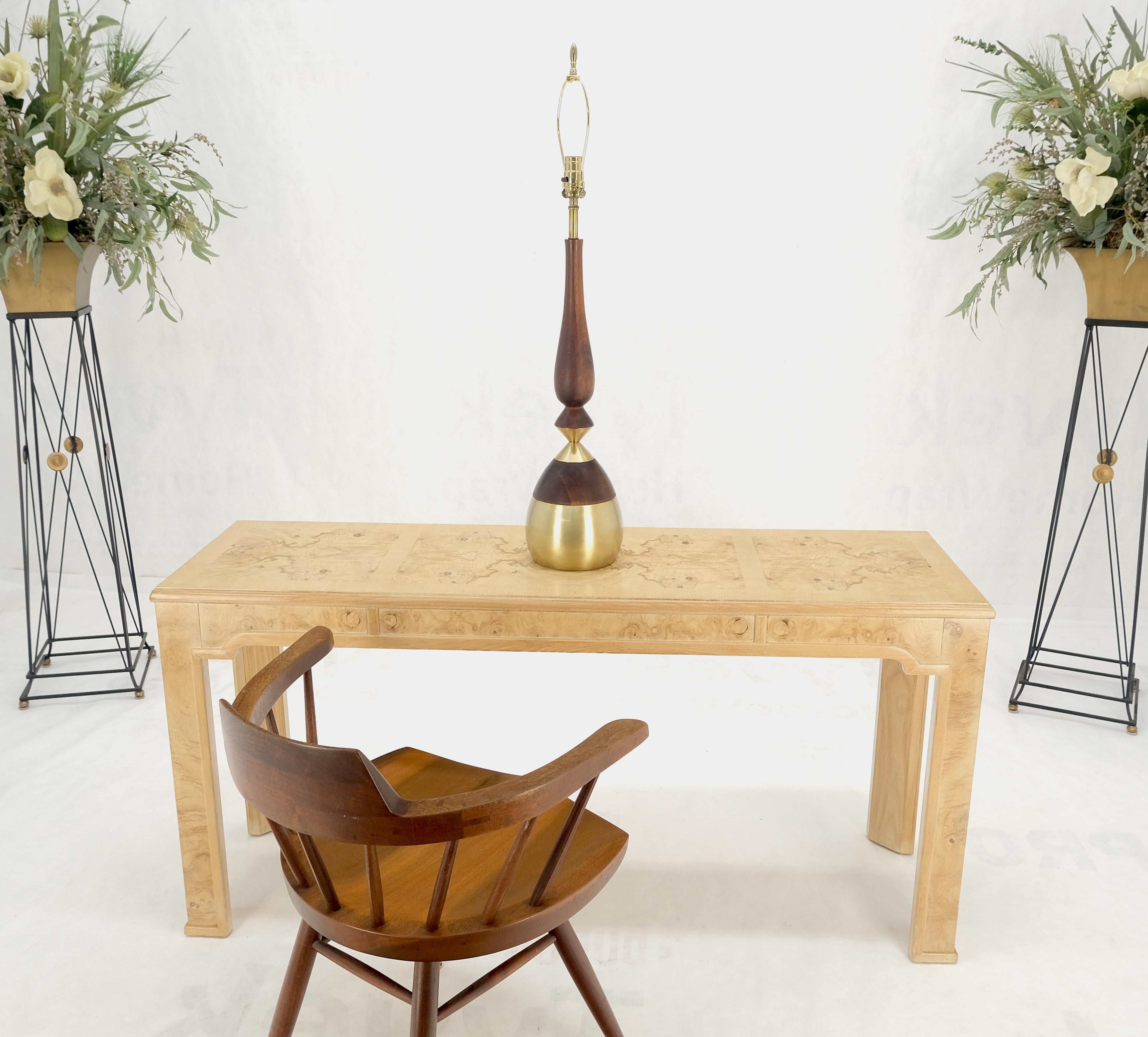 Onion Vase Shape Turned Walnut & Brass Mid Century Modern Table Lamp MINT! For Sale 4