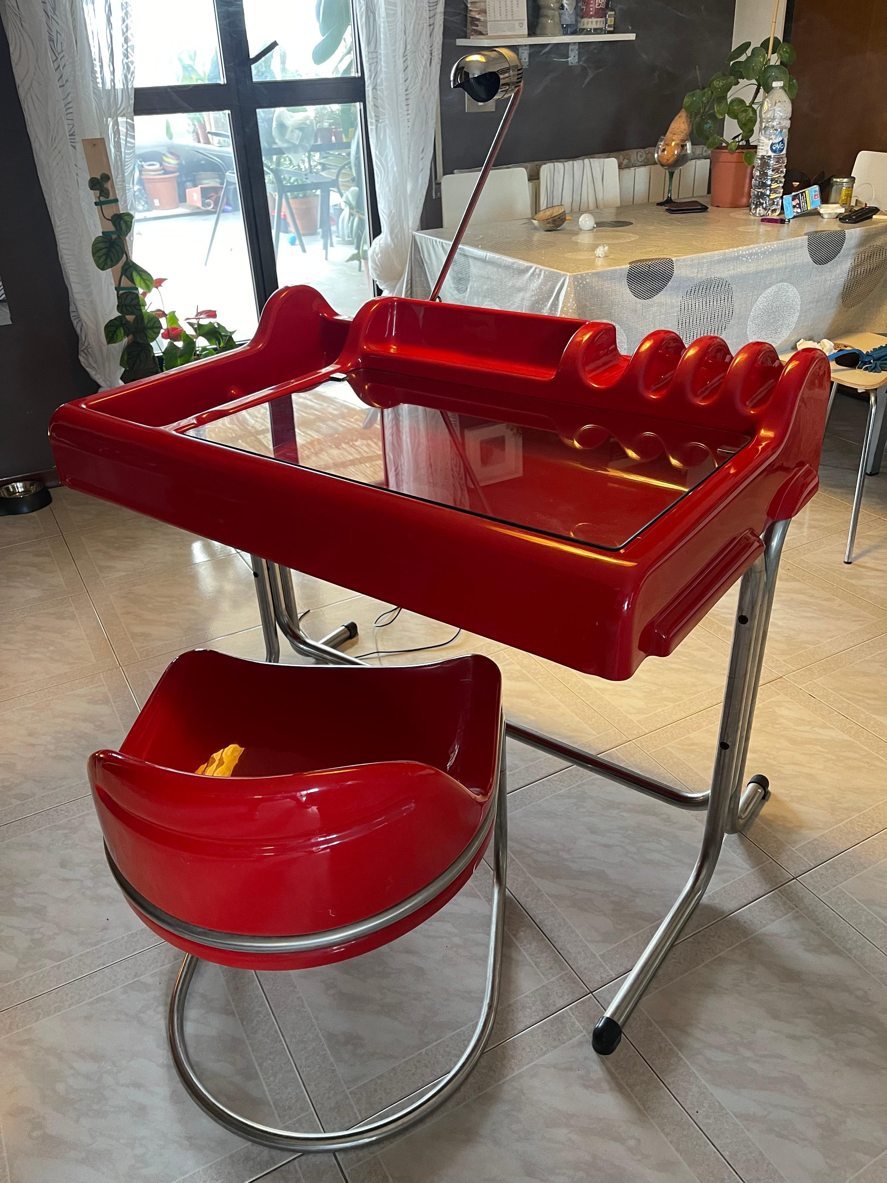 Italian Onix desk with matching chair by Vittorio Parigi & Nani Prina For Sale
