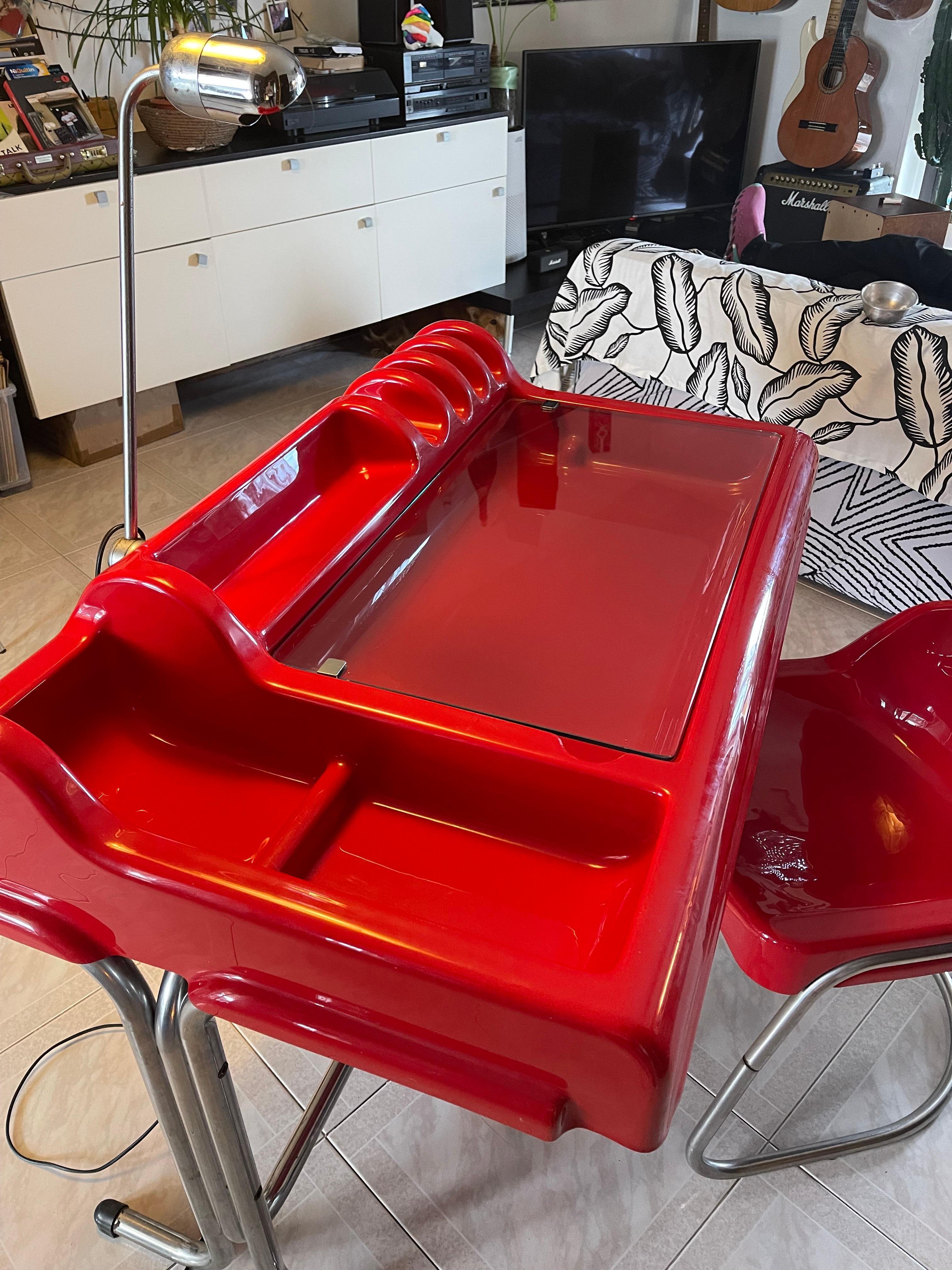 Late 20th Century Onix desk with matching chair by Vittorio Parigi & Nani Prina For Sale