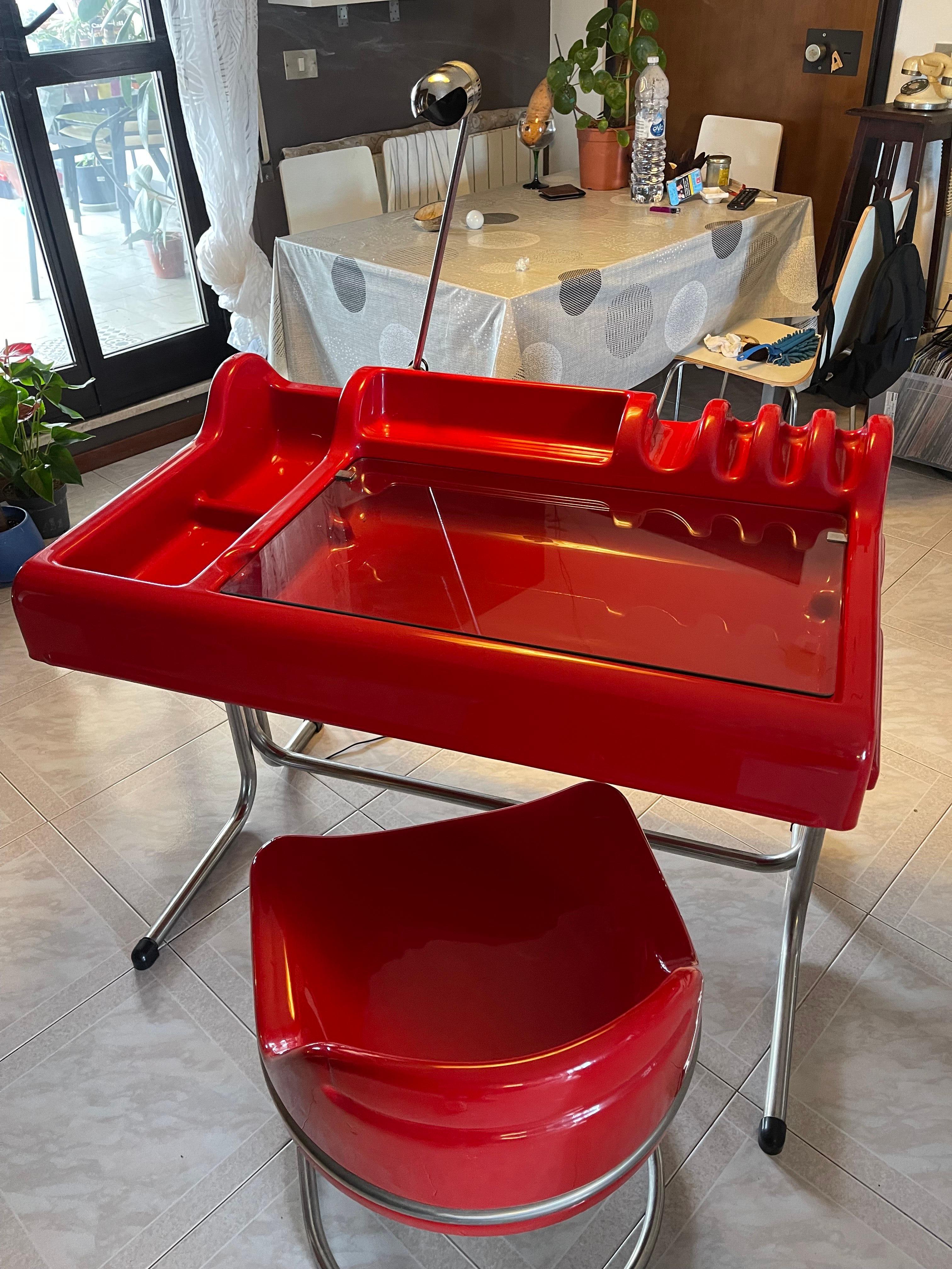 Chrome Onix desk with matching chair by Vittorio Parigi & Nani Prina For Sale