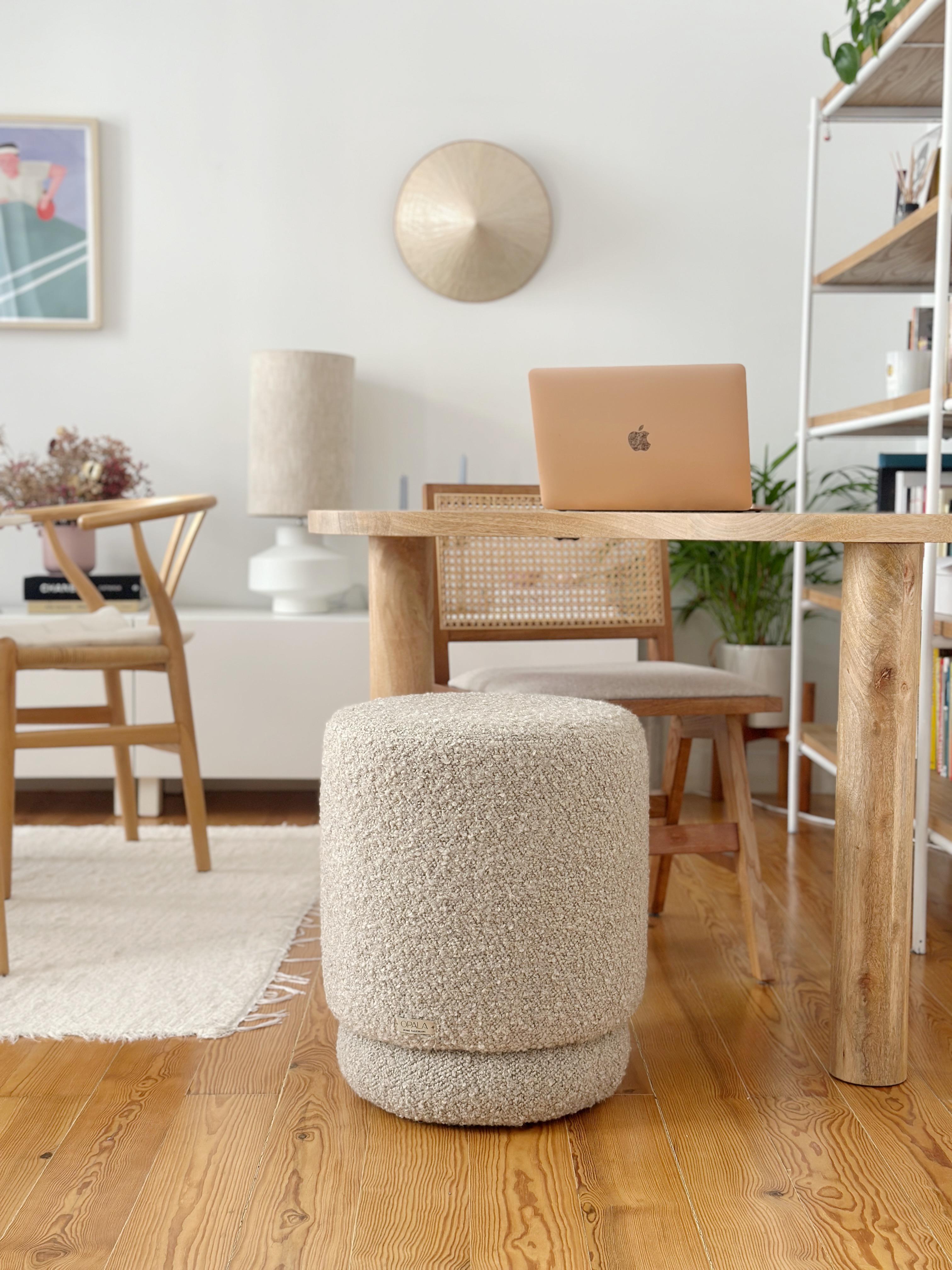 Portugais ONIX Pouf Modernity Ottoman en Cappuccino blanc couleur Bouclé en vente