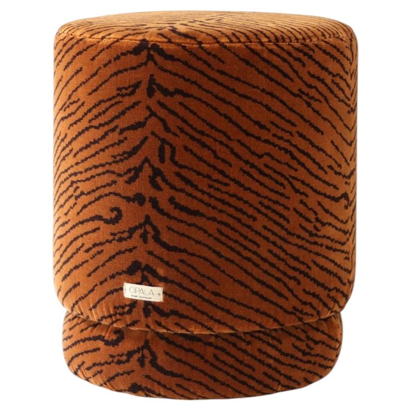 ONIX Pouf moderne organique en velours Dedar C'est le tigre qui parle