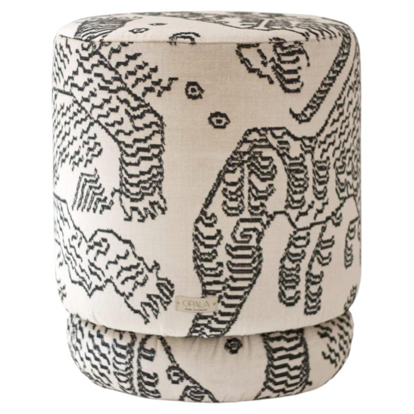 Pouf ottomano moderno organico ONIX in velluto Dedar Tiger Mountaing bianco