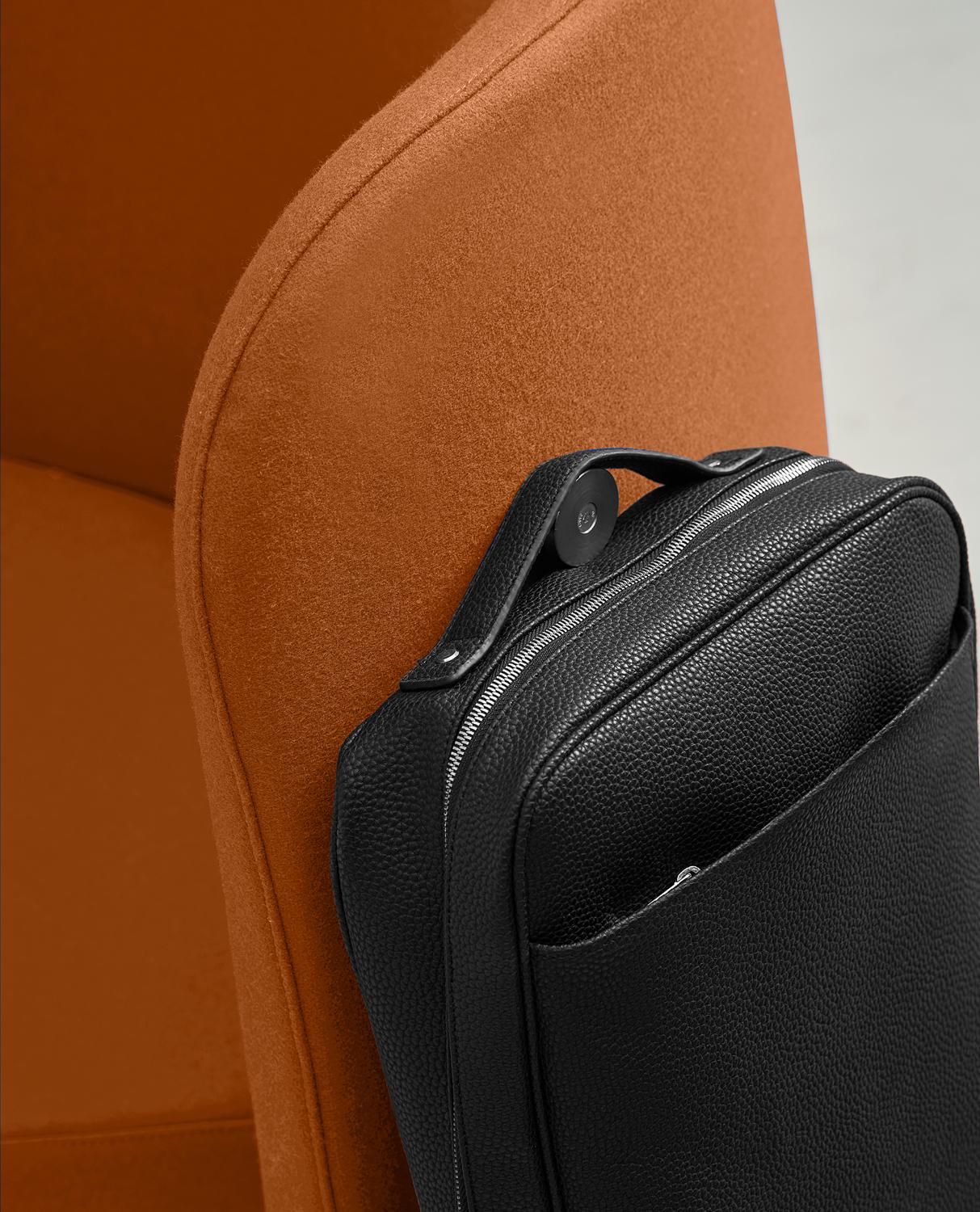 Sillón Only Ju Relax con repisa de roble y toma USB by Quinti Sedute Italiano en venta