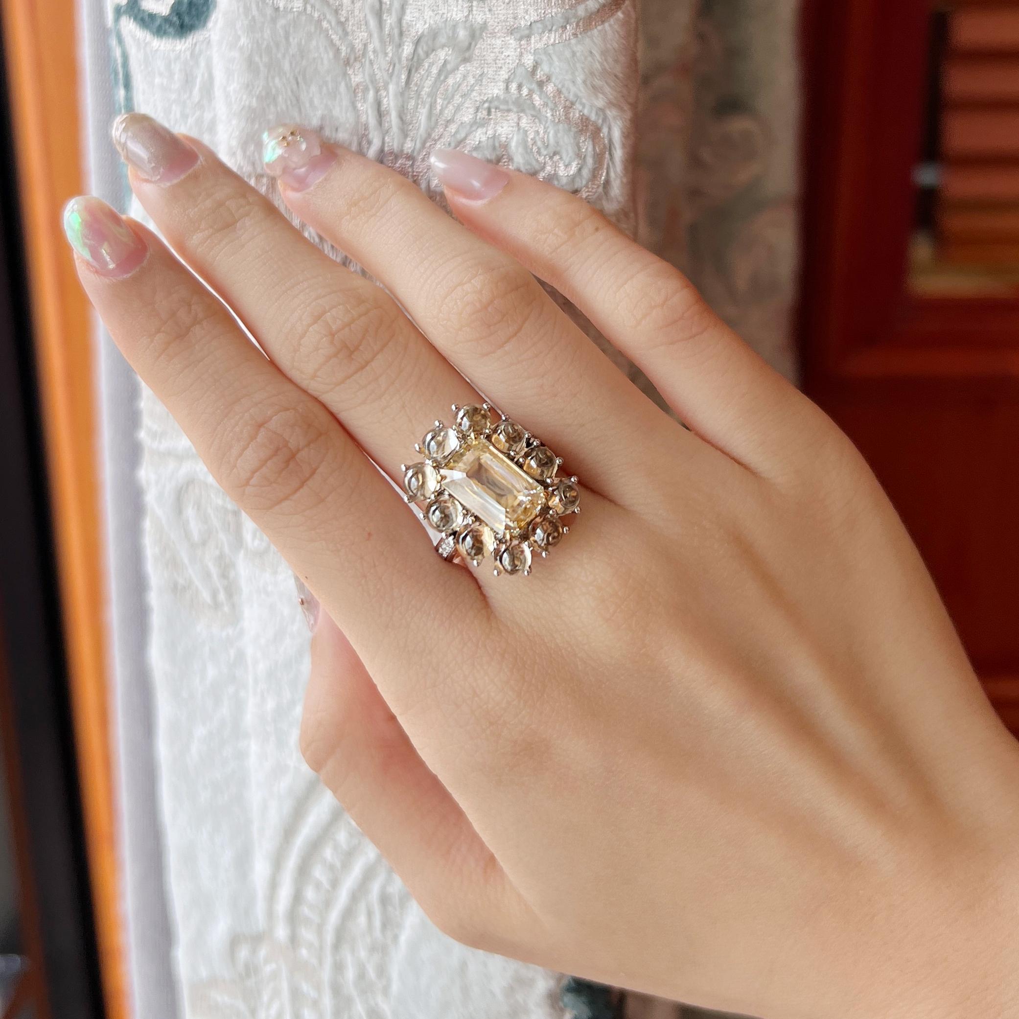 Un seul cabochon de diamant de 6 carats serti d'un diamant jaune de 2 carats au monde Unisexe en vente