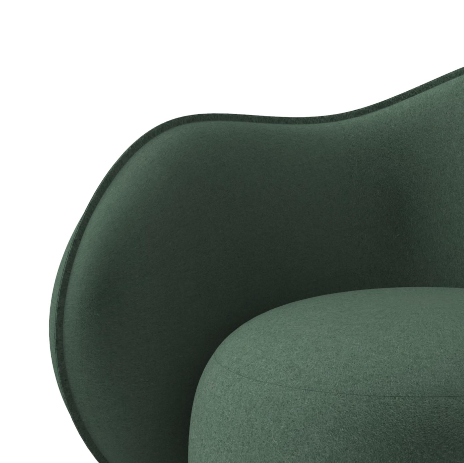 Fauteuil Onnaing de Thomas Dariel, Maison DADA.
Dimensions : L 96 x P 80 x H 78 cm : L 96 x P 80 x H 78 cm.
MATERIAL : bois de construction, contreplaqué, mousse à mémoire de forme, métal et tissu.

Le sumo Onna est une forme de sumo pratiquée