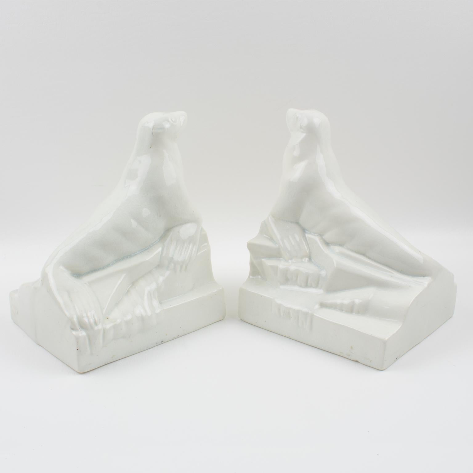Onnaing France Art Deco Crackle Ceramic Seal Sculpture Bookends In Good Condition For Sale In Atlanta, GA