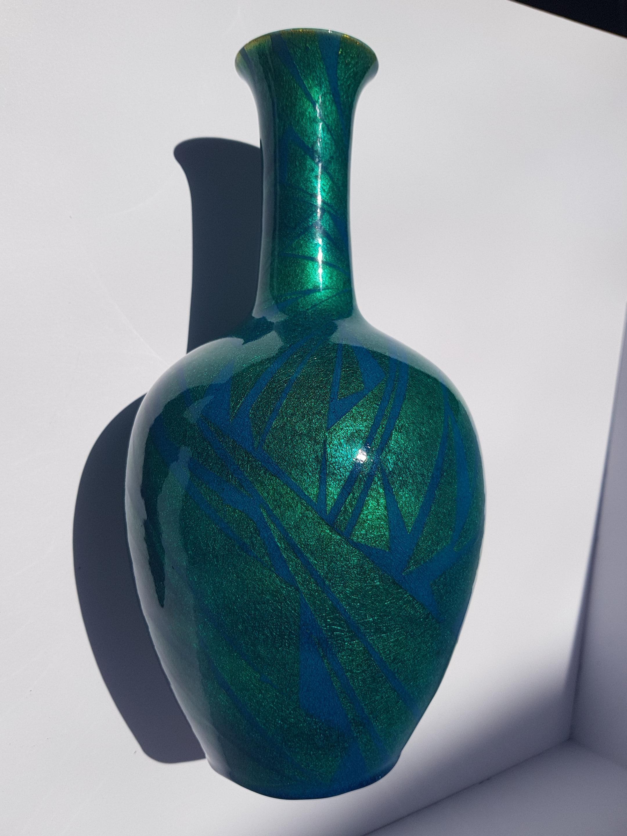ONO HAKUKO Vase en céramique Japon Arita Vaisseau en porcelaine Yuri-Kinsai Japon Or en vente 9