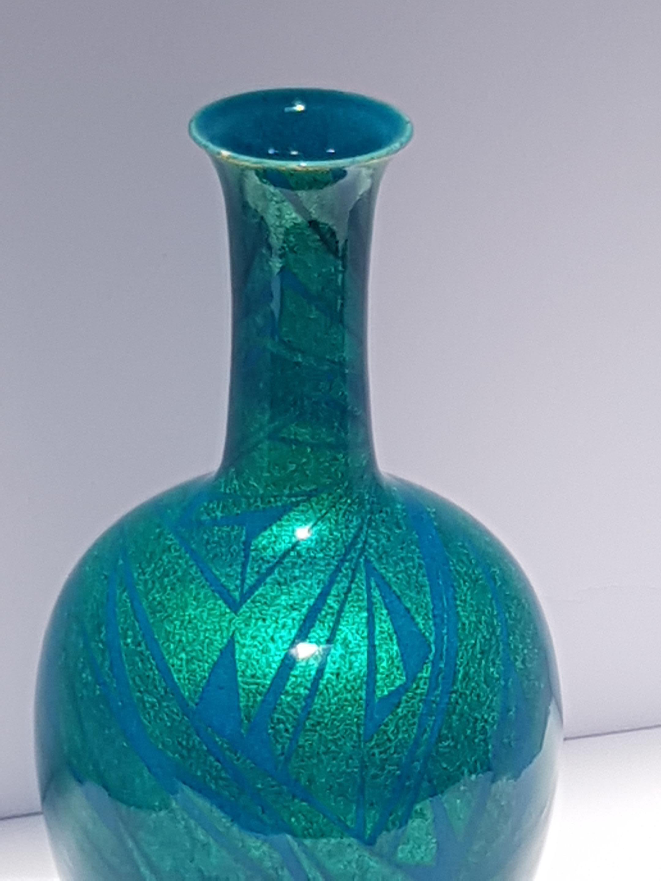 ONO HAKUKO Vase en céramique Japon Arita Vaisseau en porcelaine Yuri-Kinsai Japon Or Bon état - En vente à Palm Beach, FL
