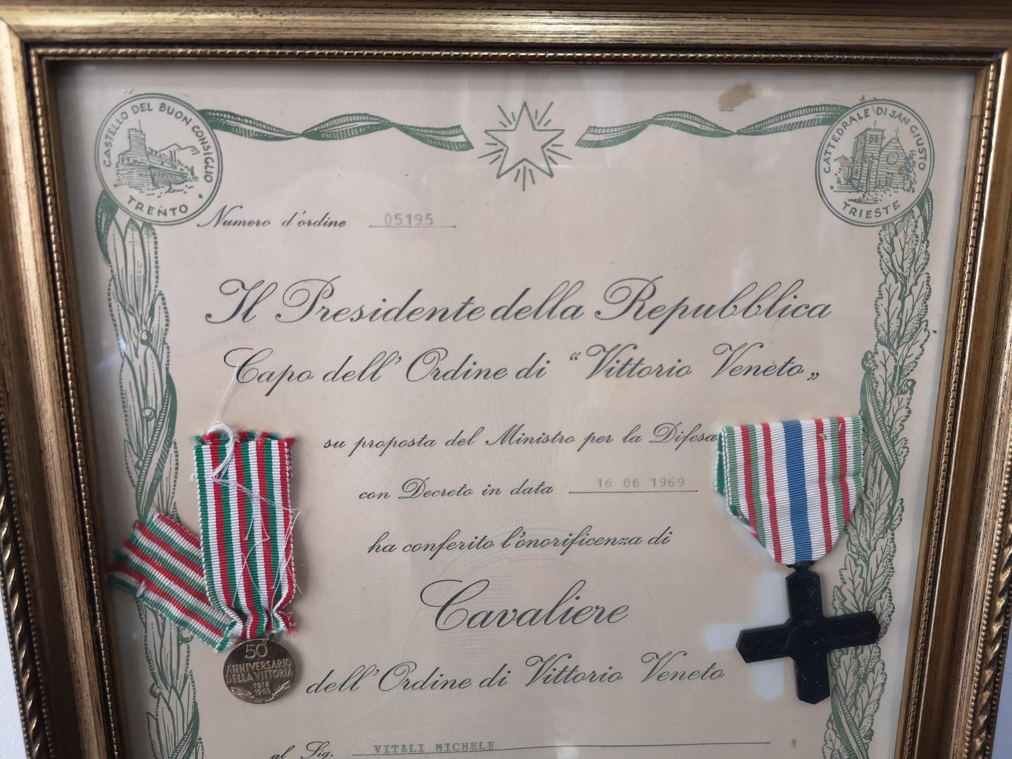 Italian Honored Knight of the Order of Vittorio Veneto-Medal in 18Kt Gold 750 For Sale
