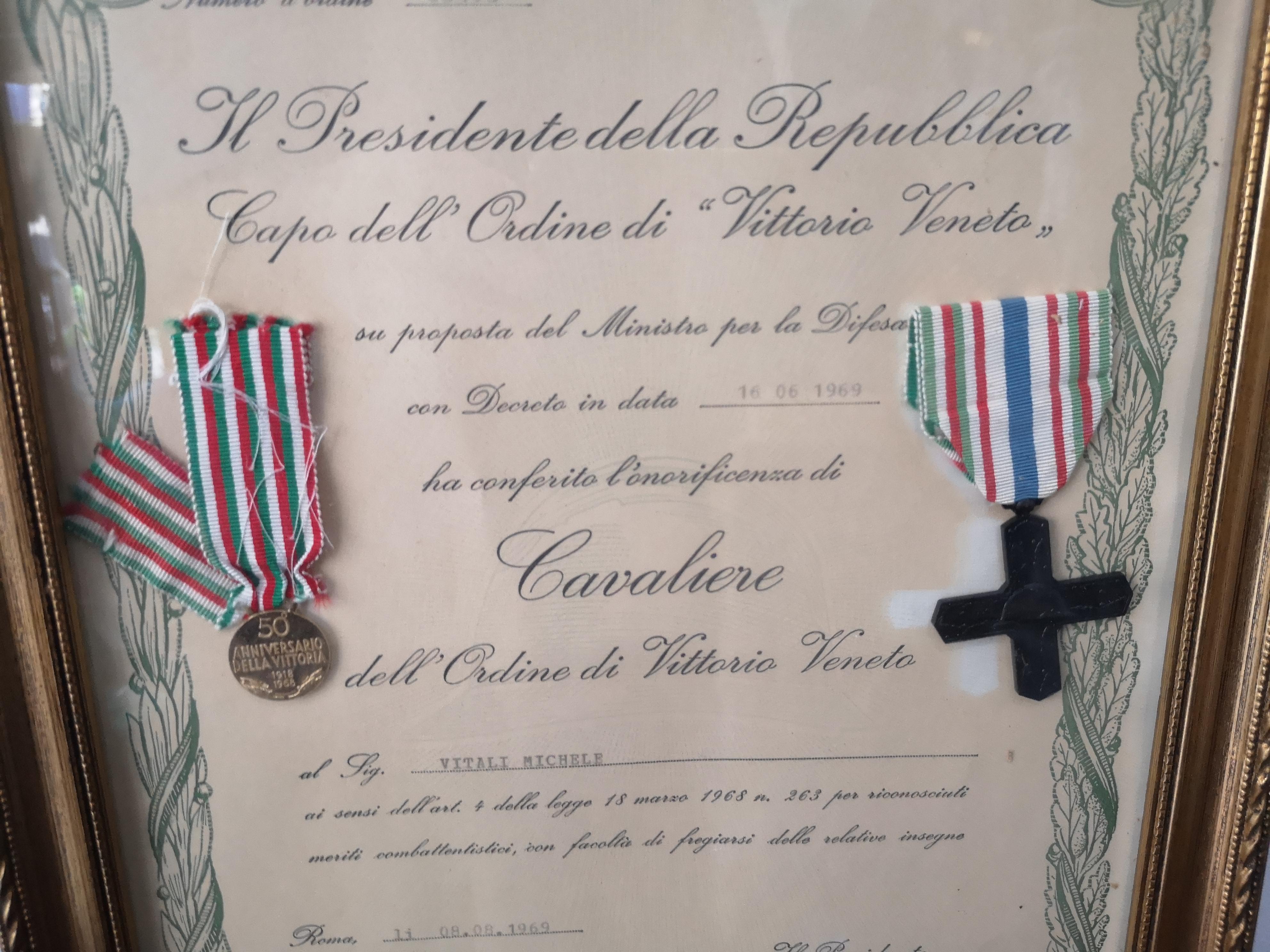Honored Knight of the Order of Vittorio Veneto-Medal in 18Kt Gold 750 In Excellent Condition For Sale In Catania, IT