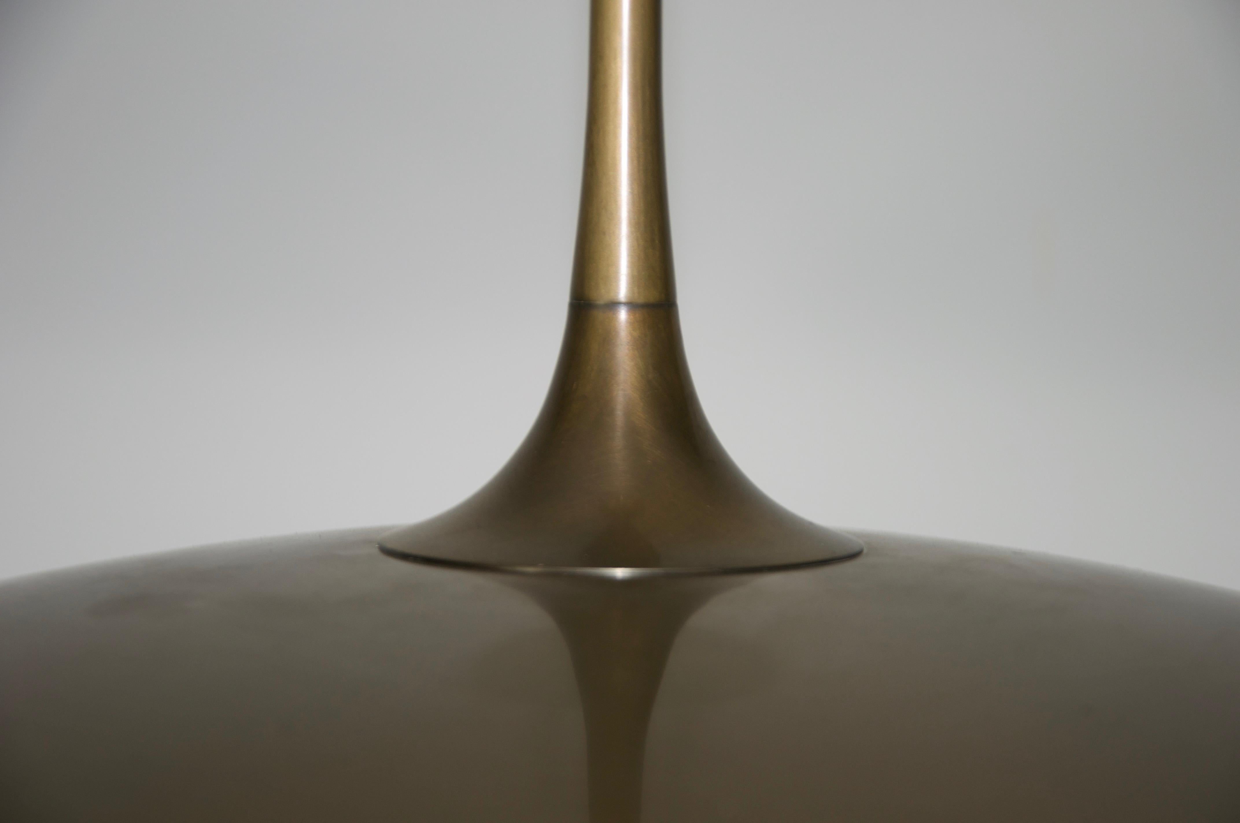 Lampada a sospensione in ottone 'Onos 55' di Florian Schulz, Germania, anni '70 in vendita 7