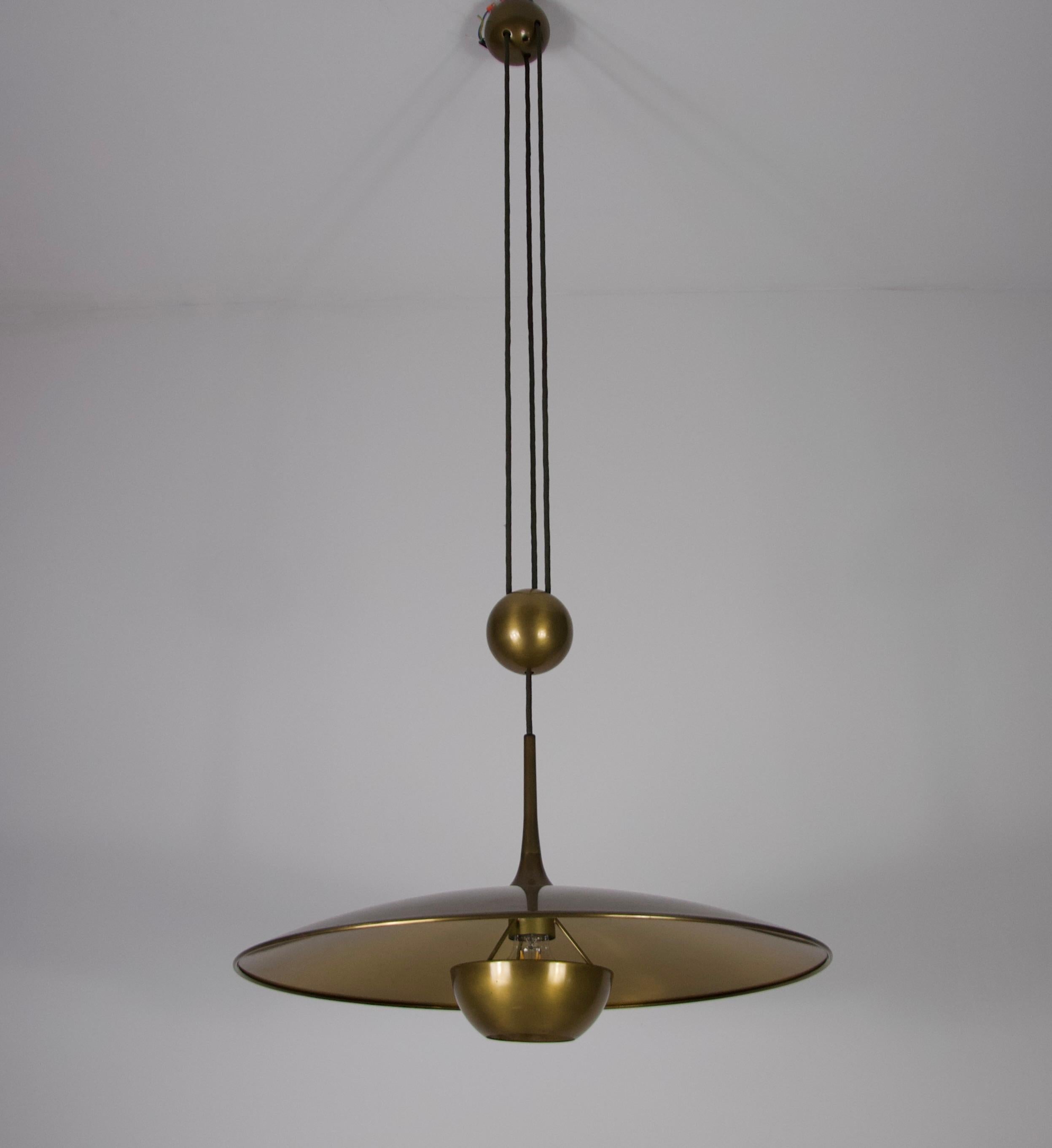 Lampada a sospensione in ottone 'Onos 55' di Florian Schulz, Germania, anni '70 in vendita 2