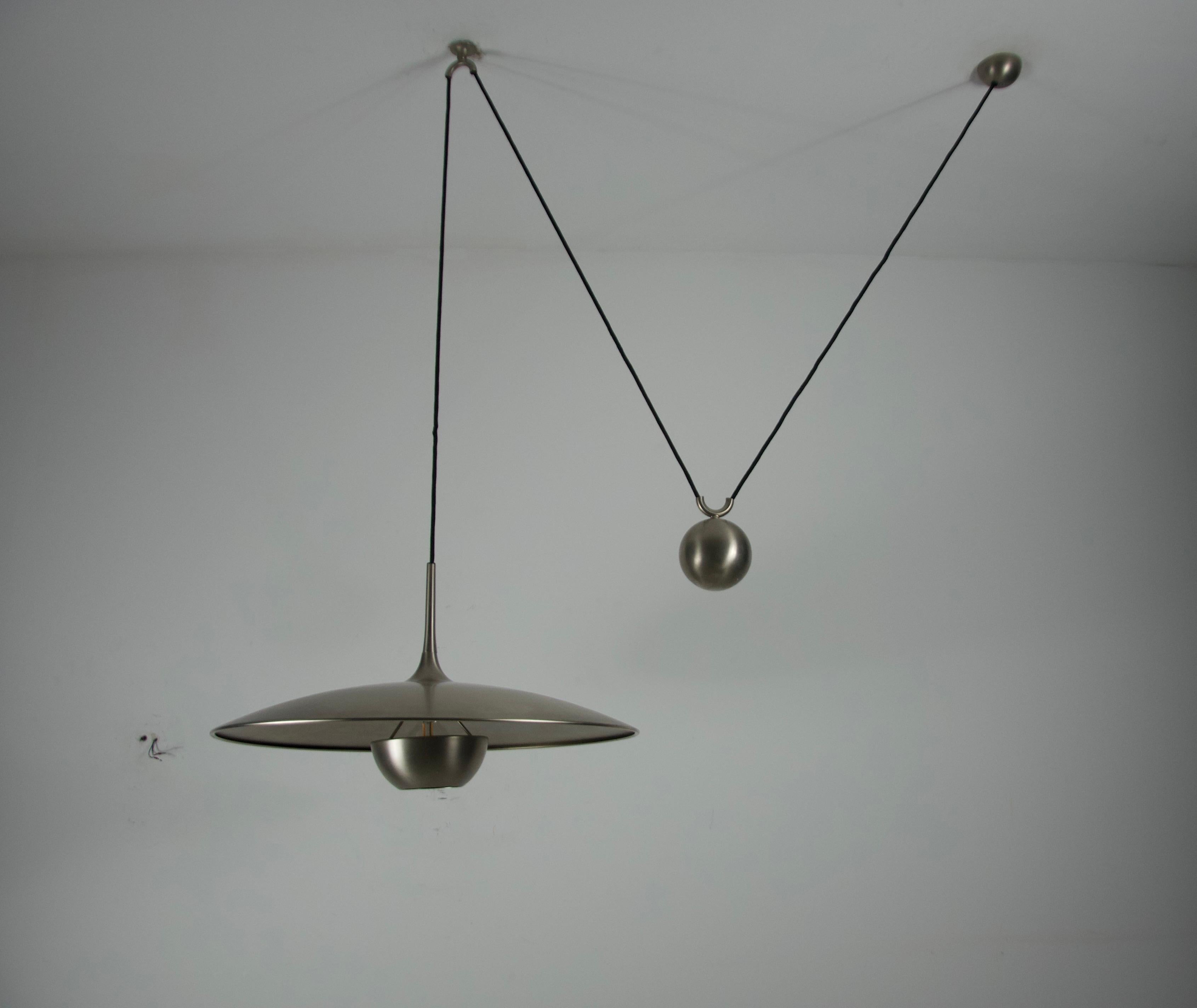Spago Lampada a sospensione a contrappeso cromata 'Onos 55' di Florian Schulz, Germania, anni '70 in vendita