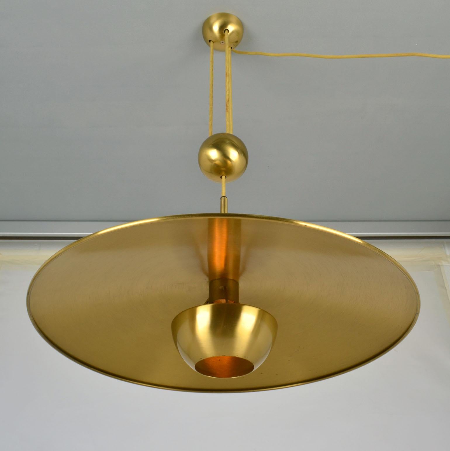 Mid-Century Modern Onos 55 Counterbalance Brass Pendant by Florian Schulz