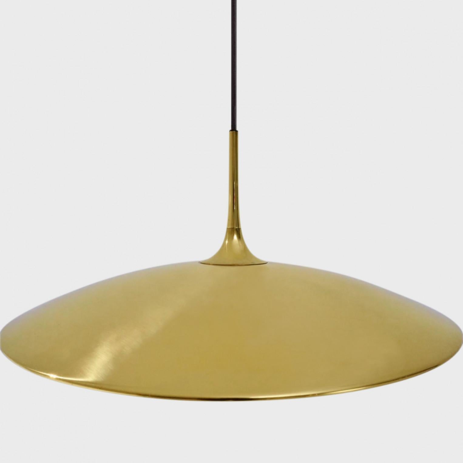 Fantastic pendant light Onos-55 Double Pull  by Florian Schulz, Germany, Europe. Design period: 1970-1979, production period: 2022.

Two brass polished unlacquered pendants suspended with their own brass ball counter balance. One canopy supports