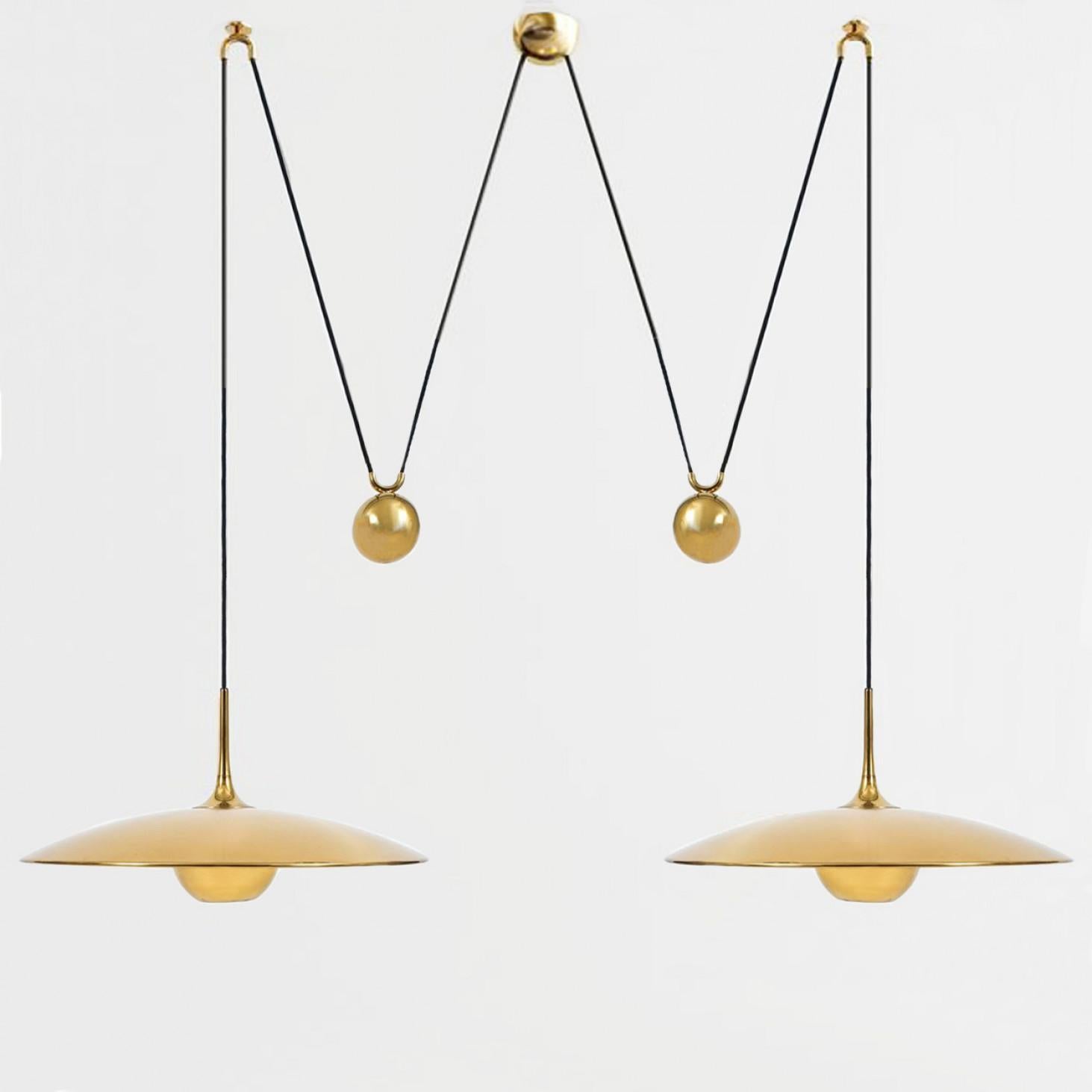 Onos 55 Double Pull Brass Pendant Lamp by Florian Schulz, Germany In Good Condition For Sale In Rijssen, NL