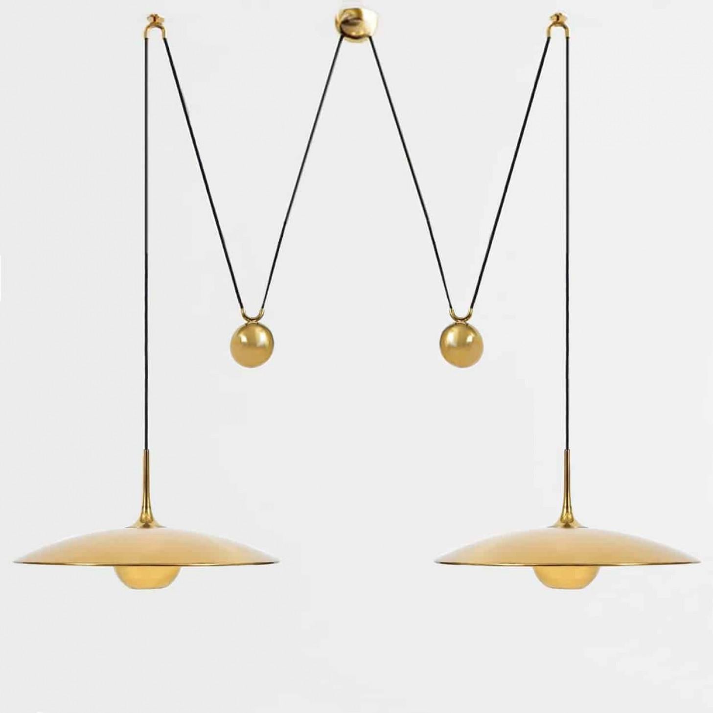 Onos 55 Double Pull Brass Pendant Lamp by Florian Schulz, Germany In Good Condition For Sale In Rijssen, NL