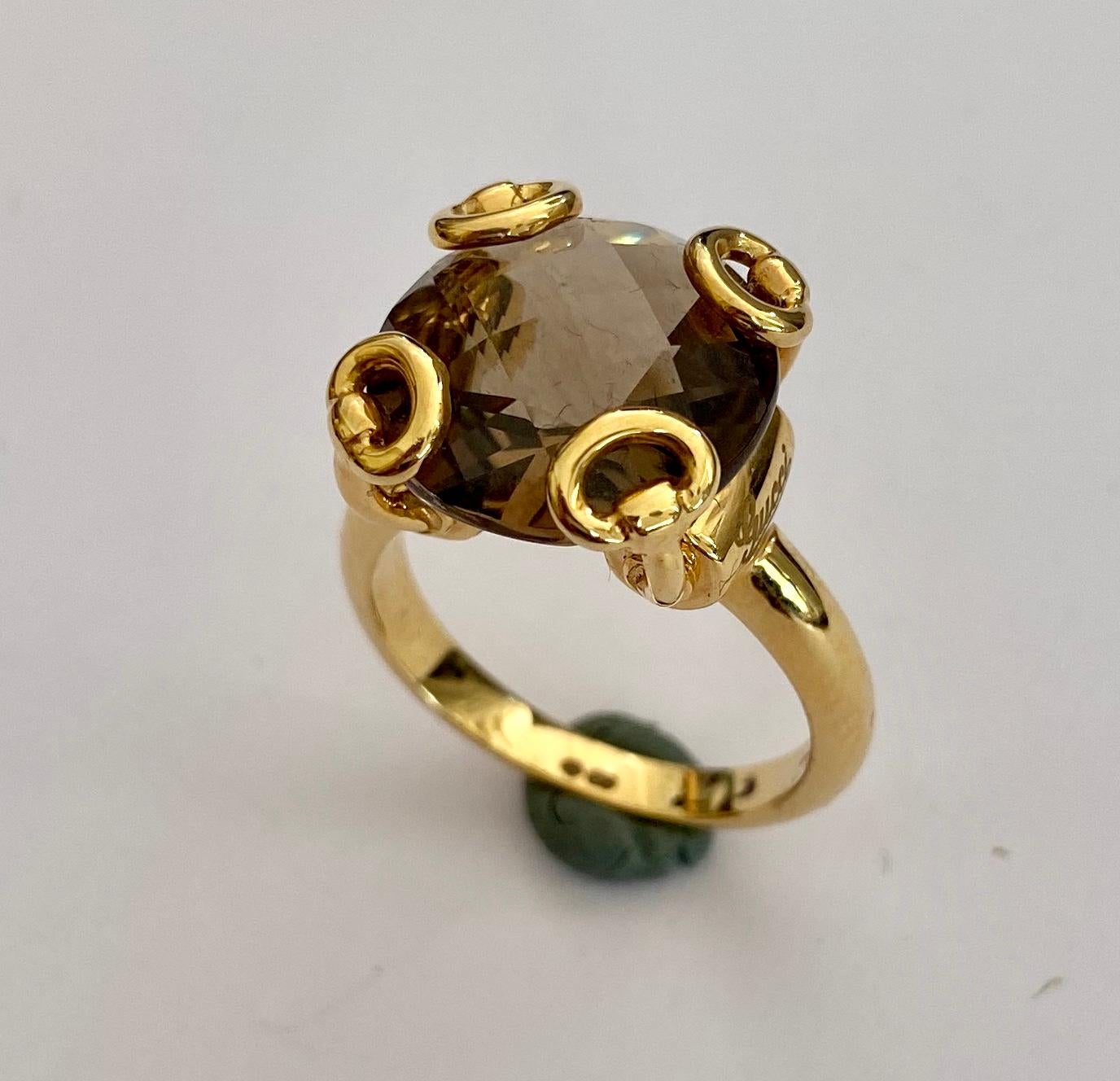 An 18K. yellow gold ring, signed: GUCCI
A faceted Smoky Quartz stone (diameter 14mm) = 6.03 ct
item no Gucci: 2800001860621
Maker: * 1695MI = Baruffi 20128 Milano Italy.
Weight: 9.01 grams
Size: 57 (original from Gucci) 18.25 8 Q  ( We can make the