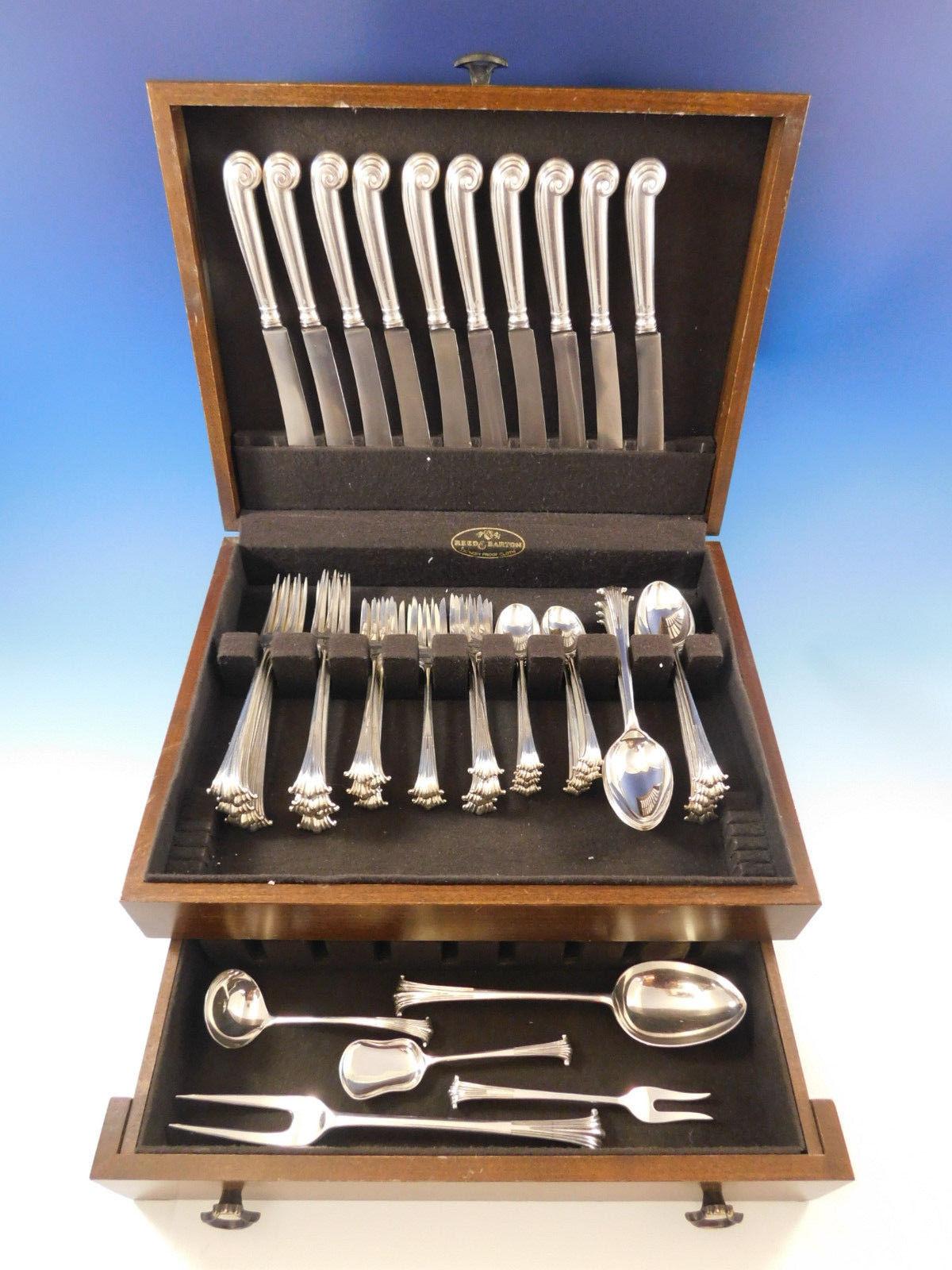 Superb Onslow by Marshall Fields (retailer) English sterling silver flatware set of 55 pieces. This set includes:

Ten dinner size knives, pistol grip, 9 5/8