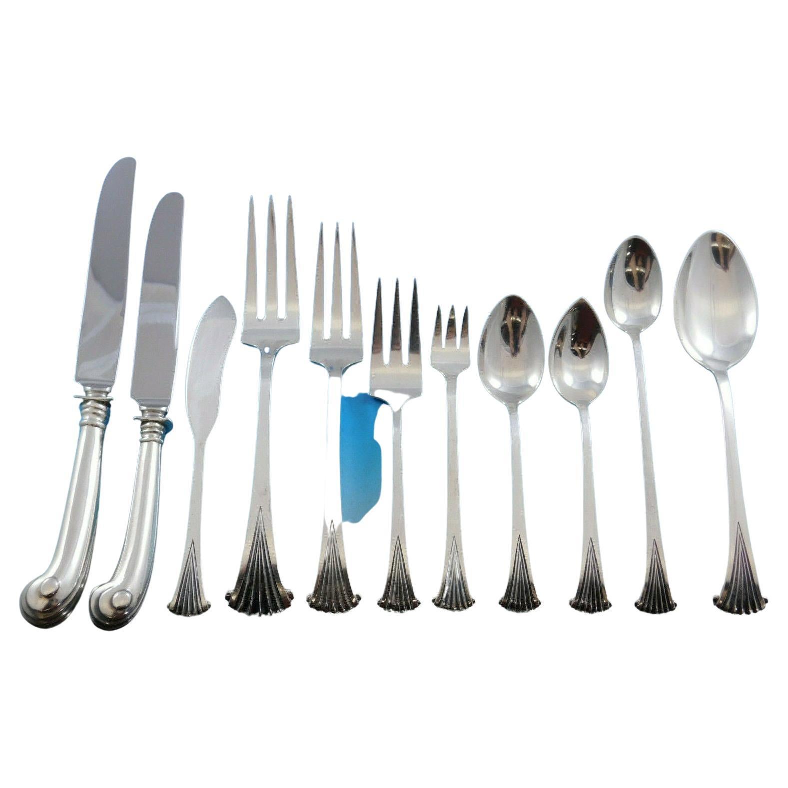 Onslow is finely crafted of heavier weight sterling silver. Impressive in the hand with dramatic pistol handles it is perfect for traditional to transitional tablescapes. This versatile design will transform all of your meals into a special dining