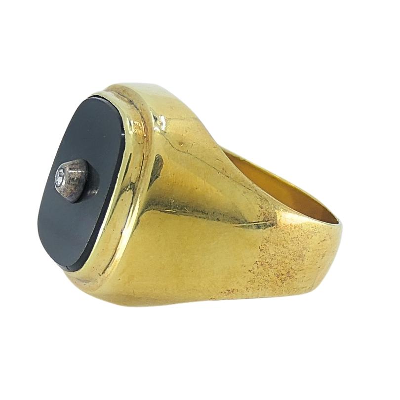 Onyx 14k Gold Men's Vintage Signet Ring In Good Condition For Sale In Beverly Hills, CA